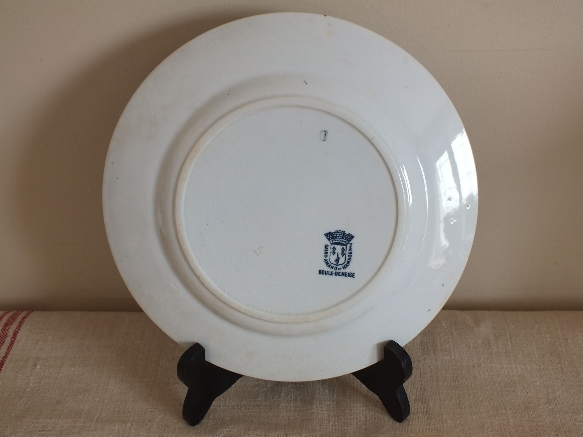 7 flat plates in Terre de Fer St Amand model Boule de Neige