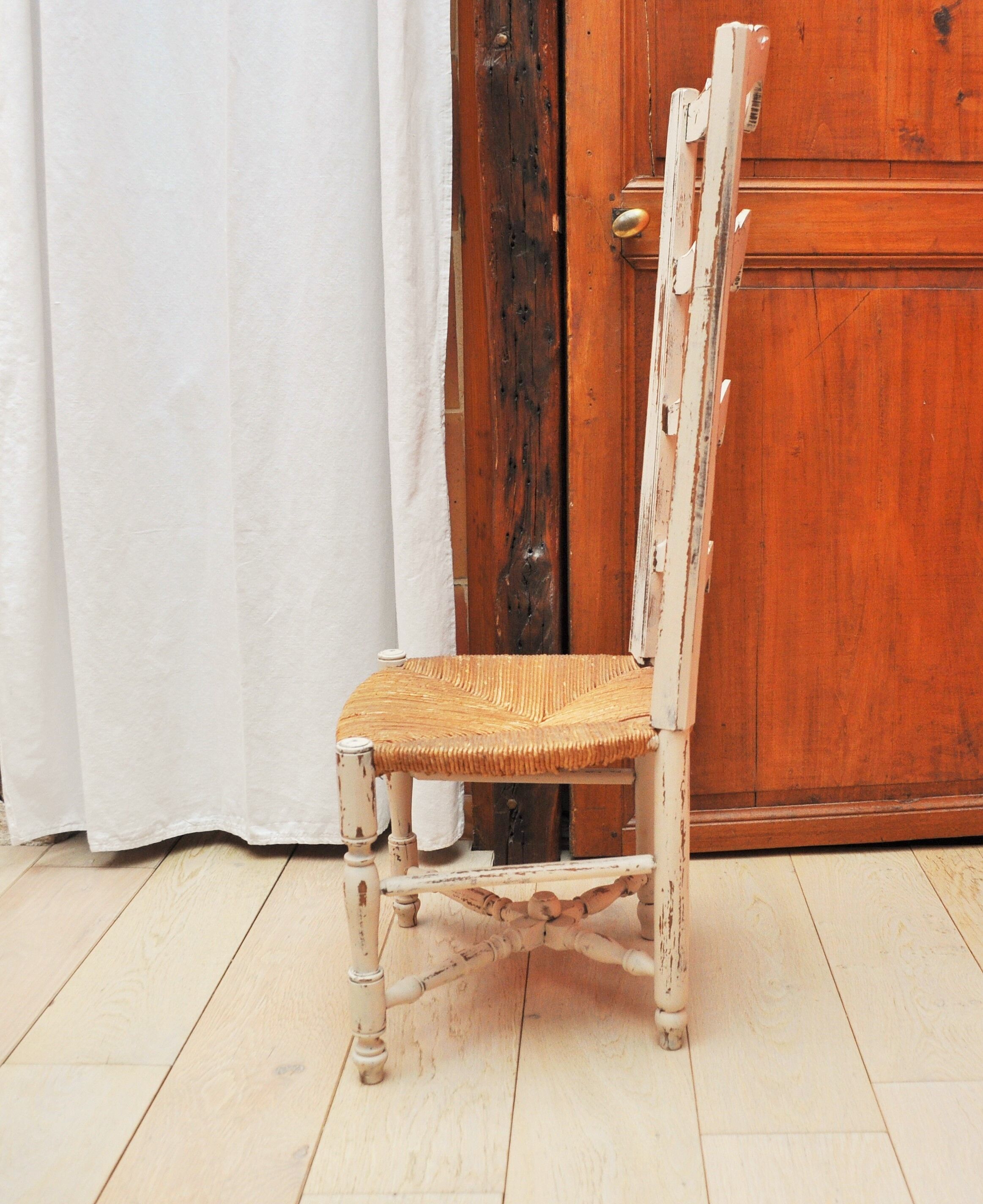 Chair provençale of nanny, mulched, white patina