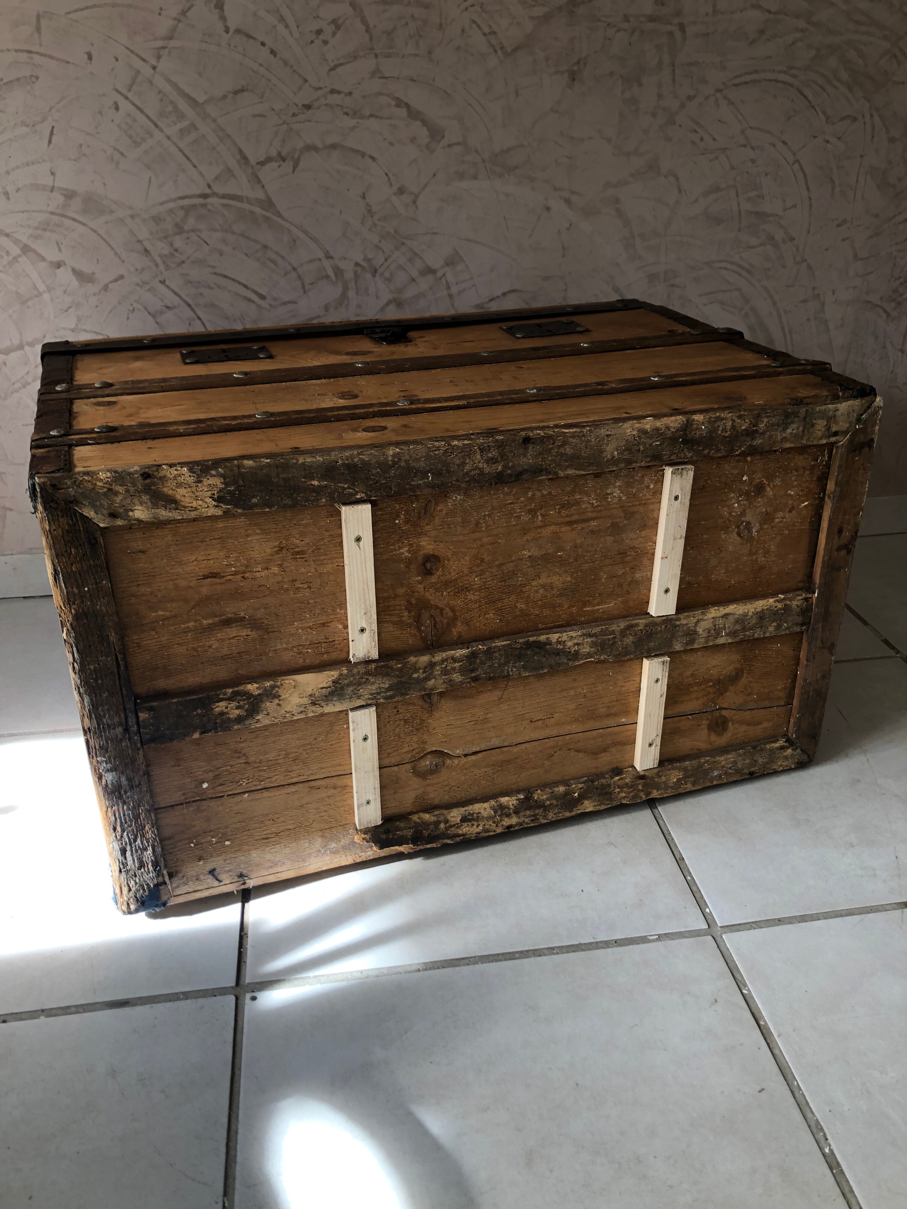 Wooden chest/trunk