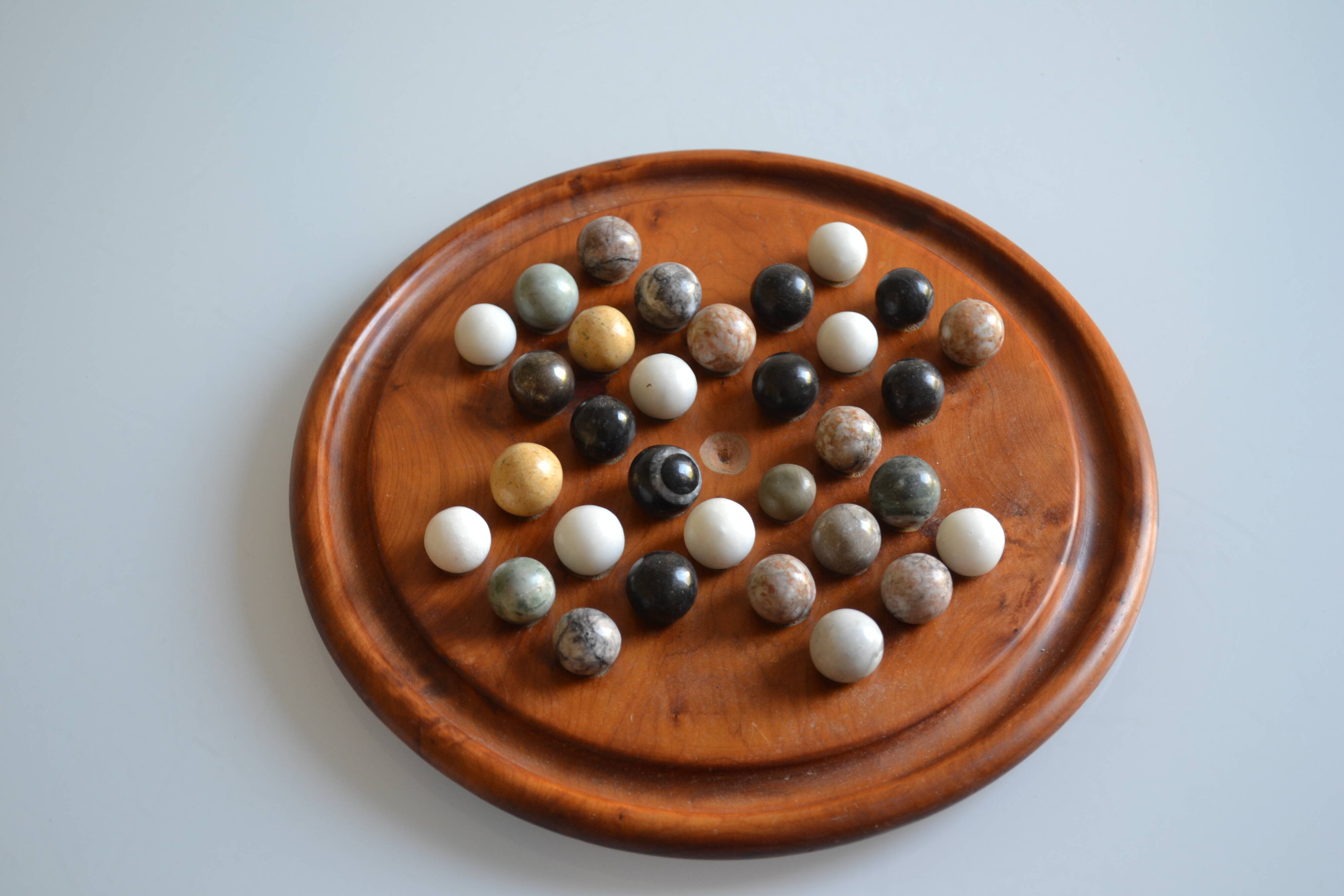 Solitaire game in exotic wood and semi-precious stones