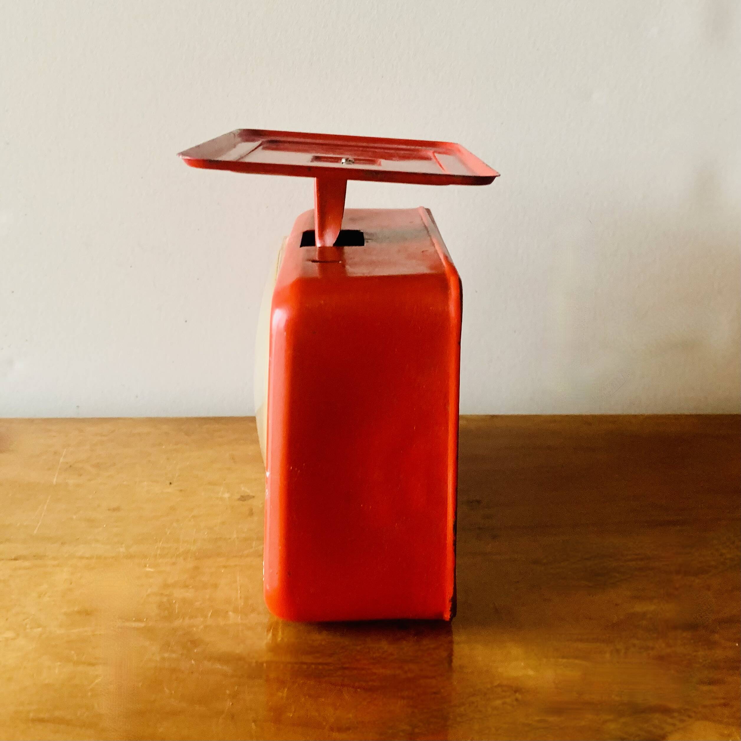 Stube - old household scale in red enameled metal - force 10