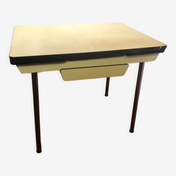 Yellow fornica table