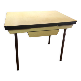 Table fornica jaune