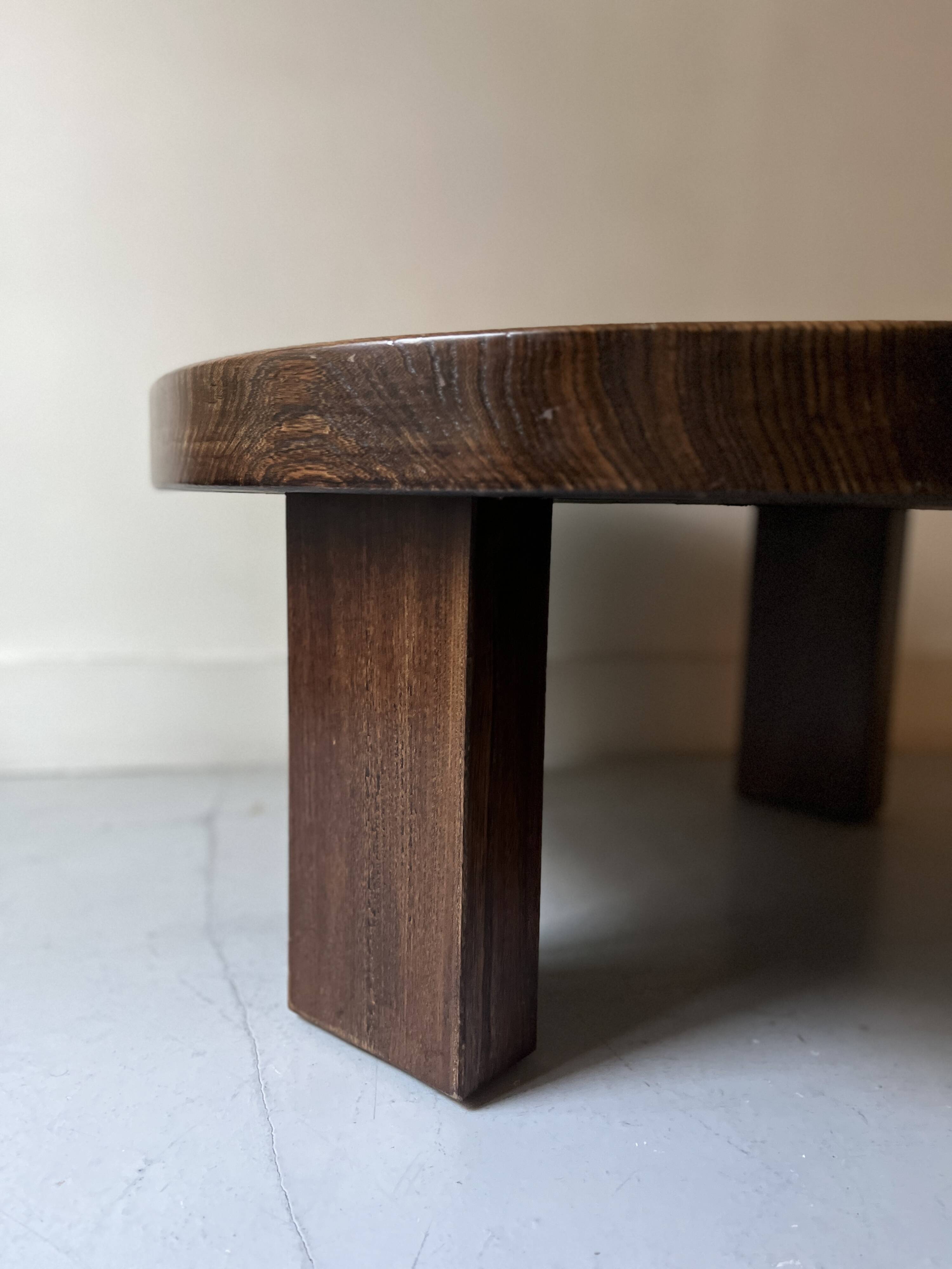round coffee table in solid elm wood, Maison Regain 1980