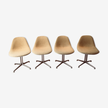 Set of 4 chairs the Fonda by Charles and Ray Eames, woolen yellow straw 1960-1970