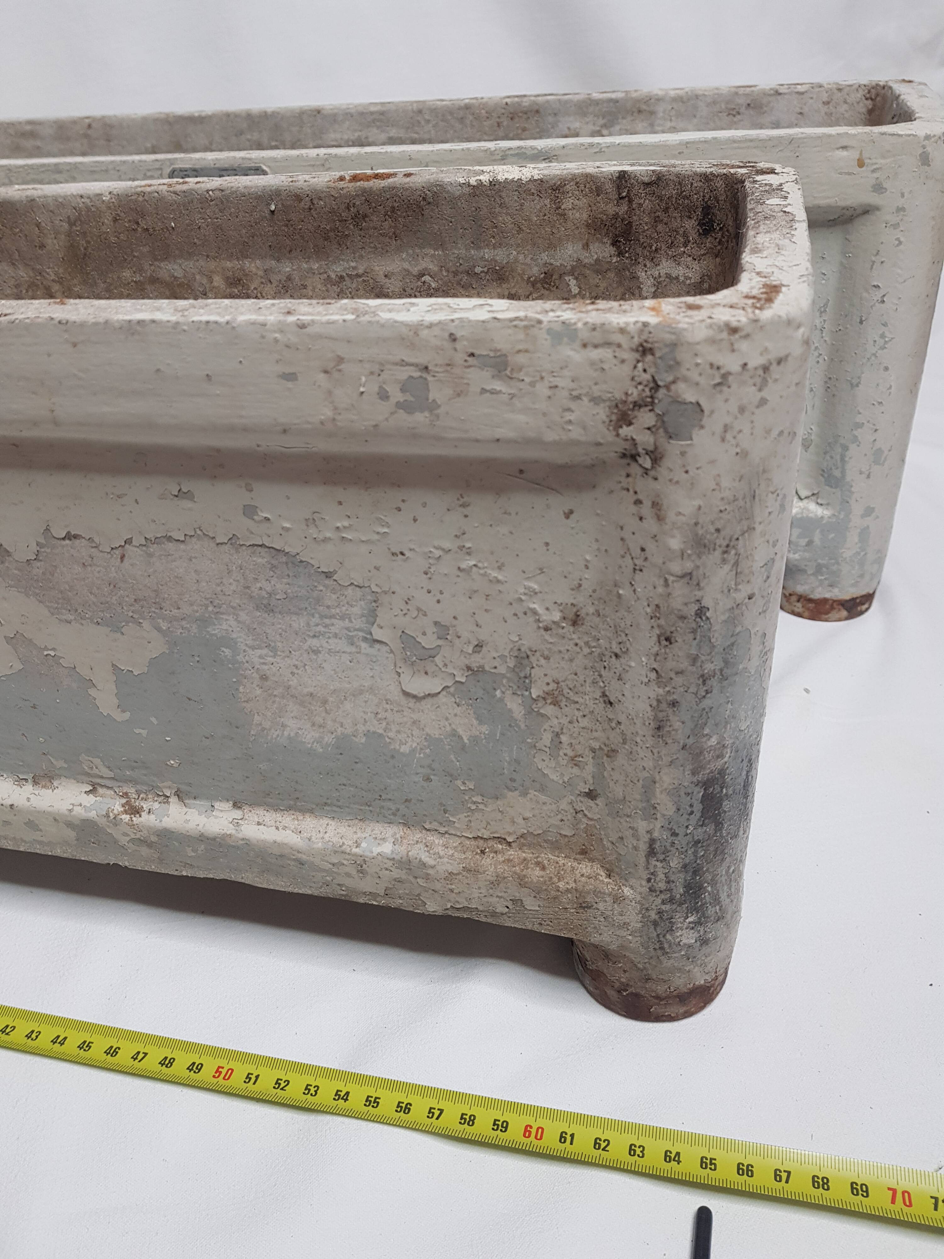 Pair of Art Deco-style Chanal cement bins, 65 cm
