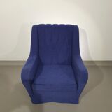 Graceful arm chair / wool bouclé / 70's