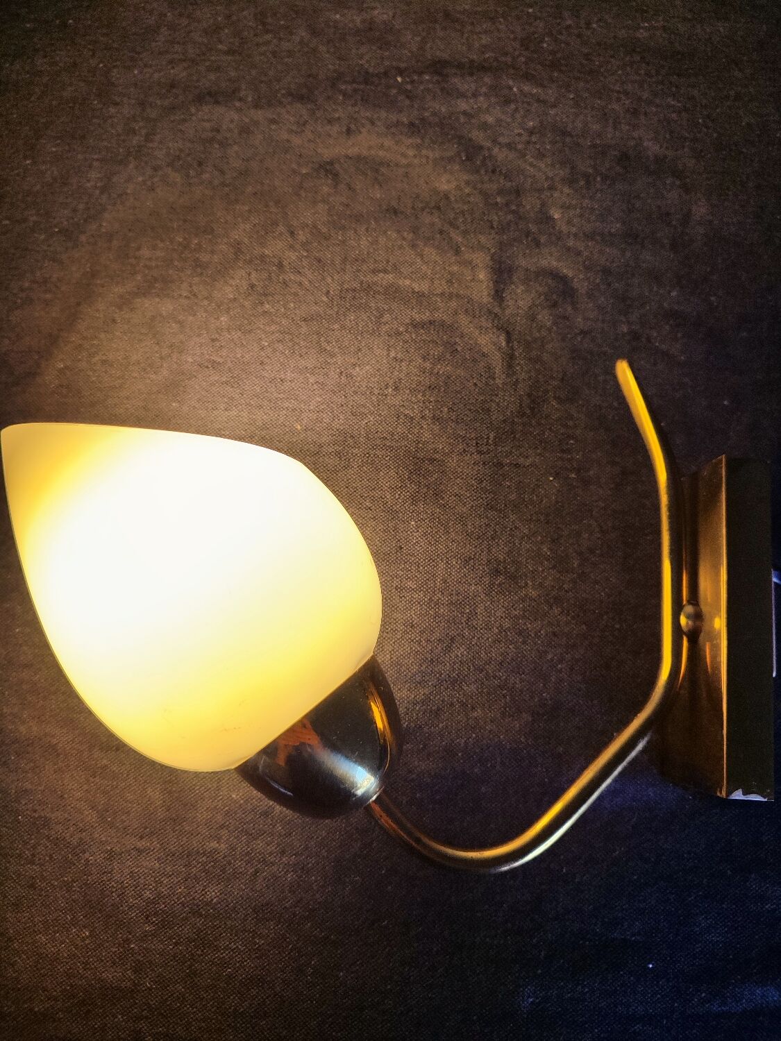 Wall lamp in brass and vintage opaline