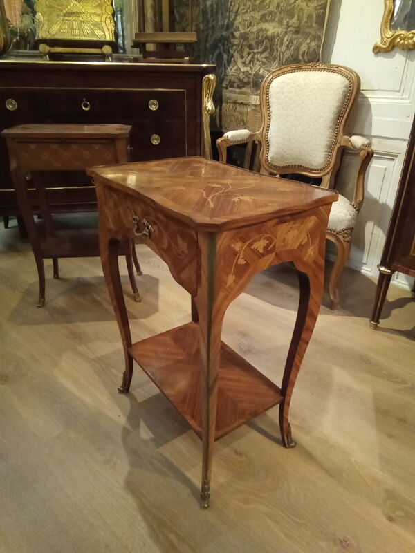 Table de salon de style Louis XV