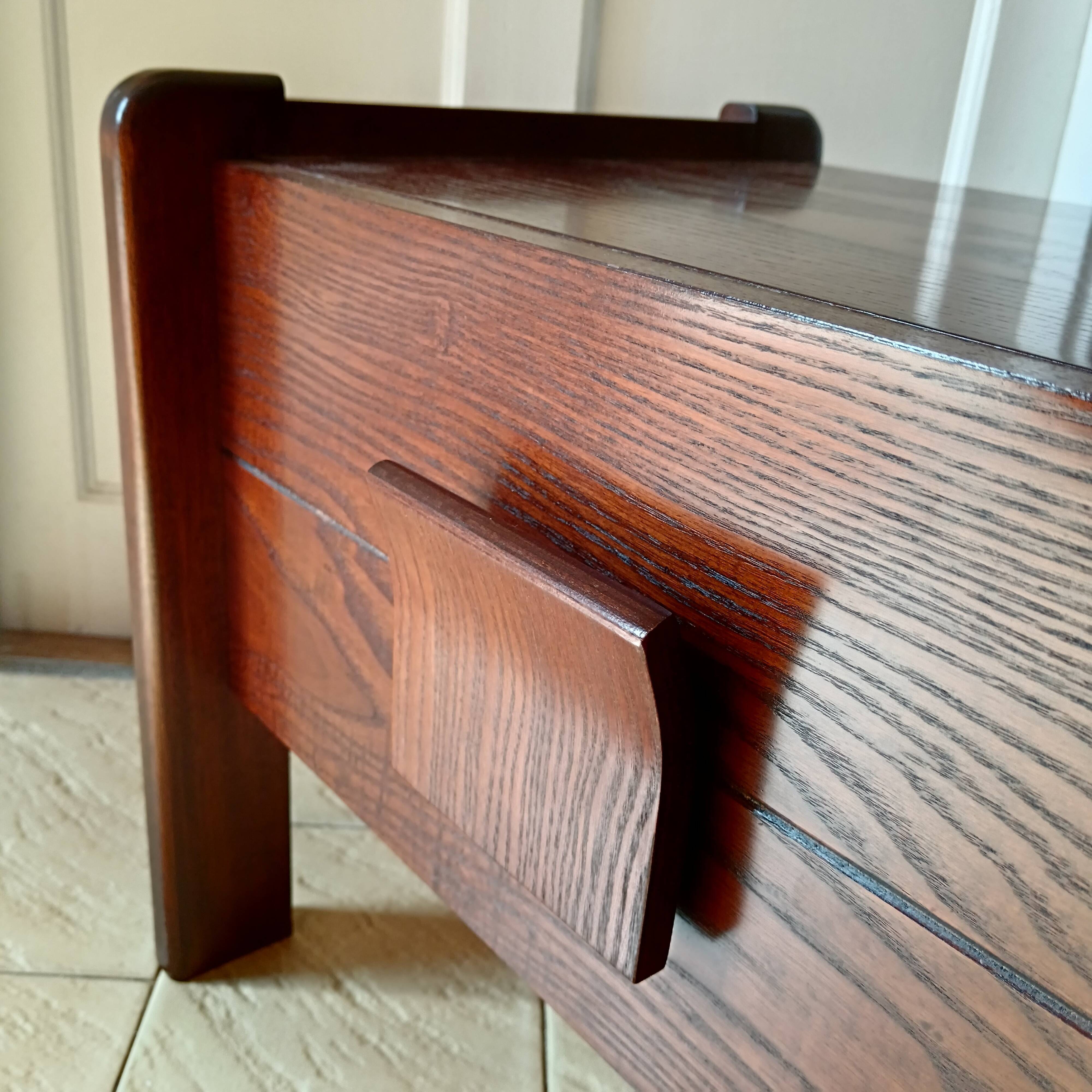 Oak bedside table with one drawer
