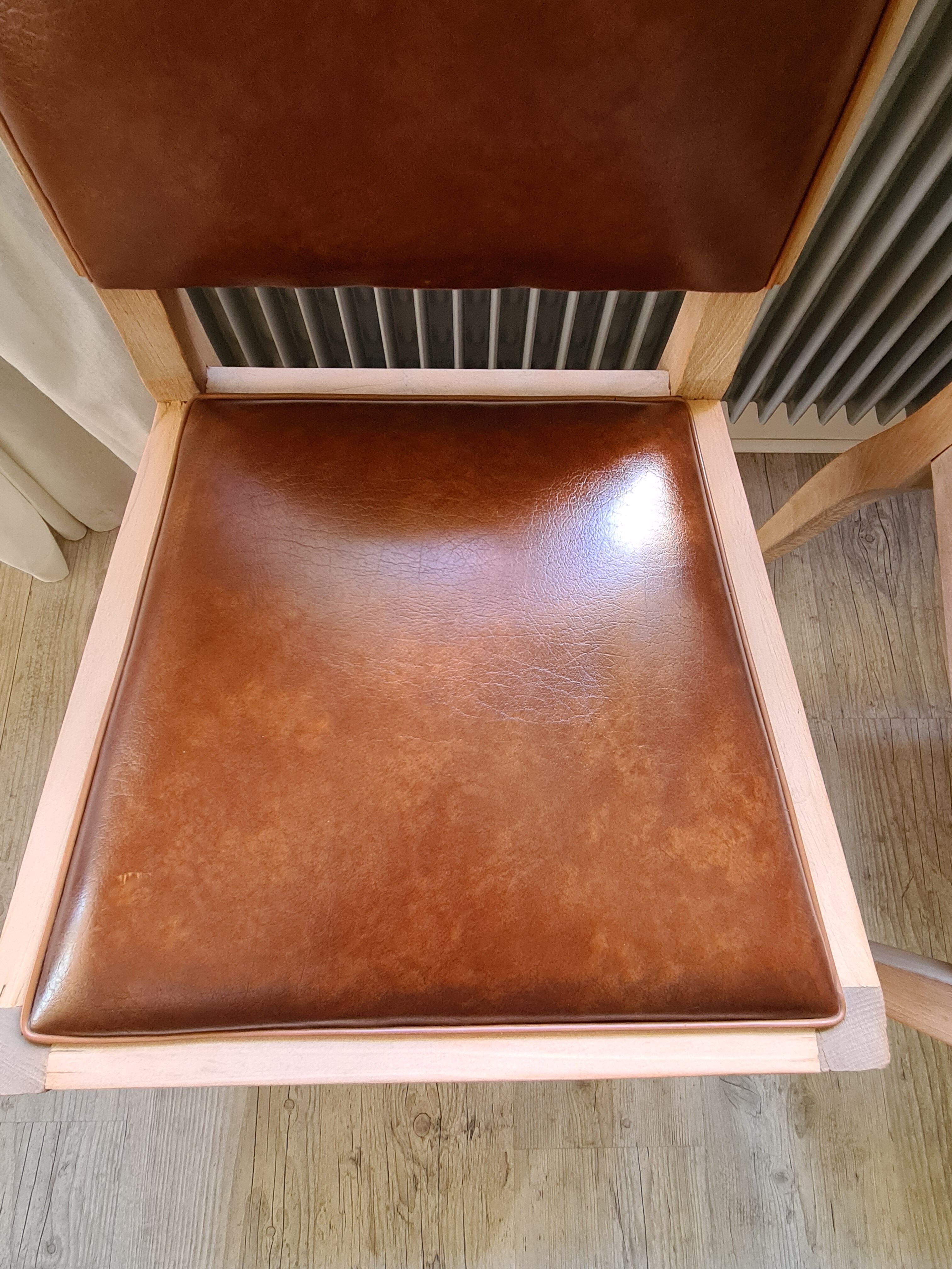 Set of 2 chic vintage chairs