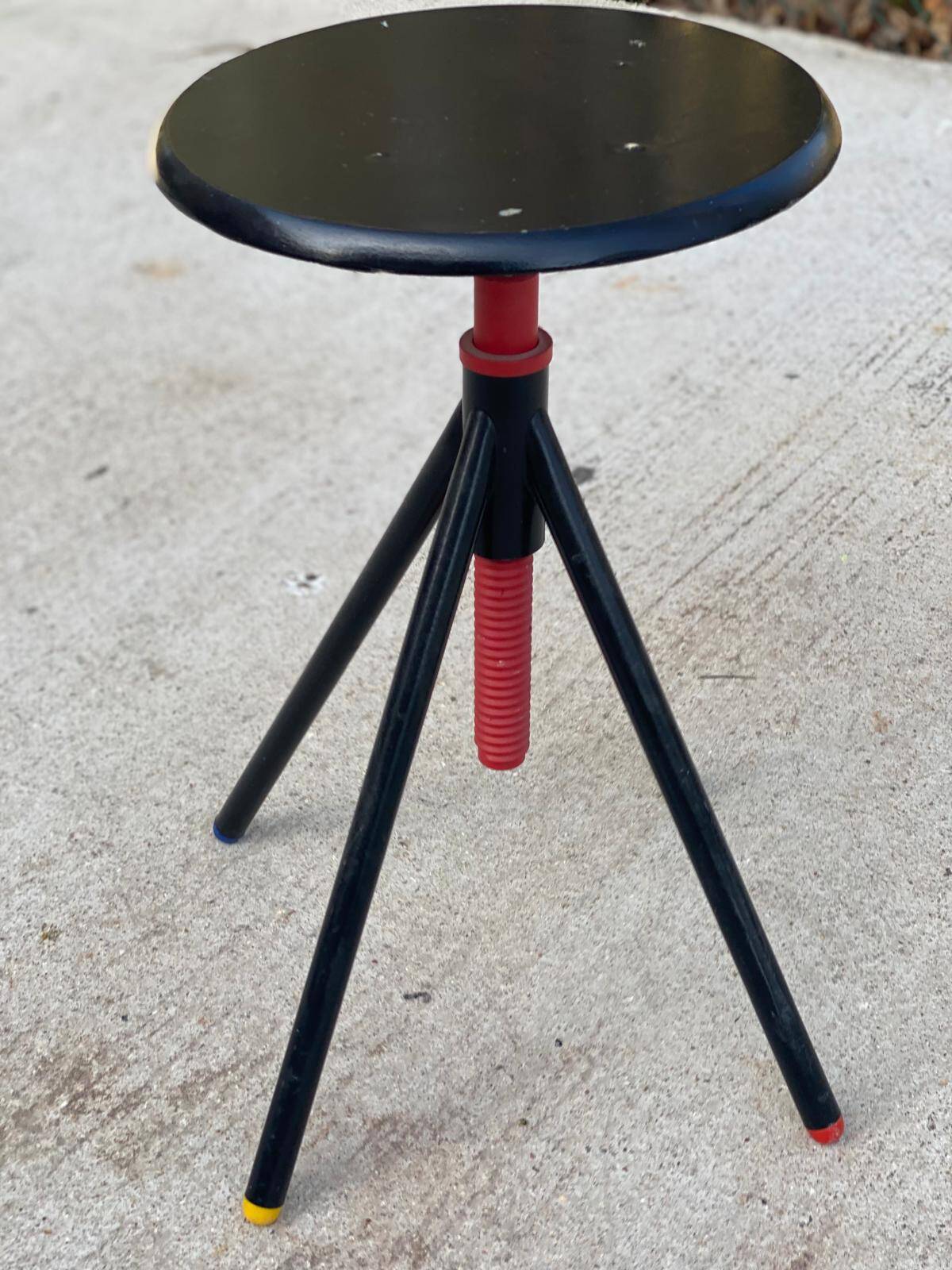 Vintage round stool with adjustable screw black and red 1970