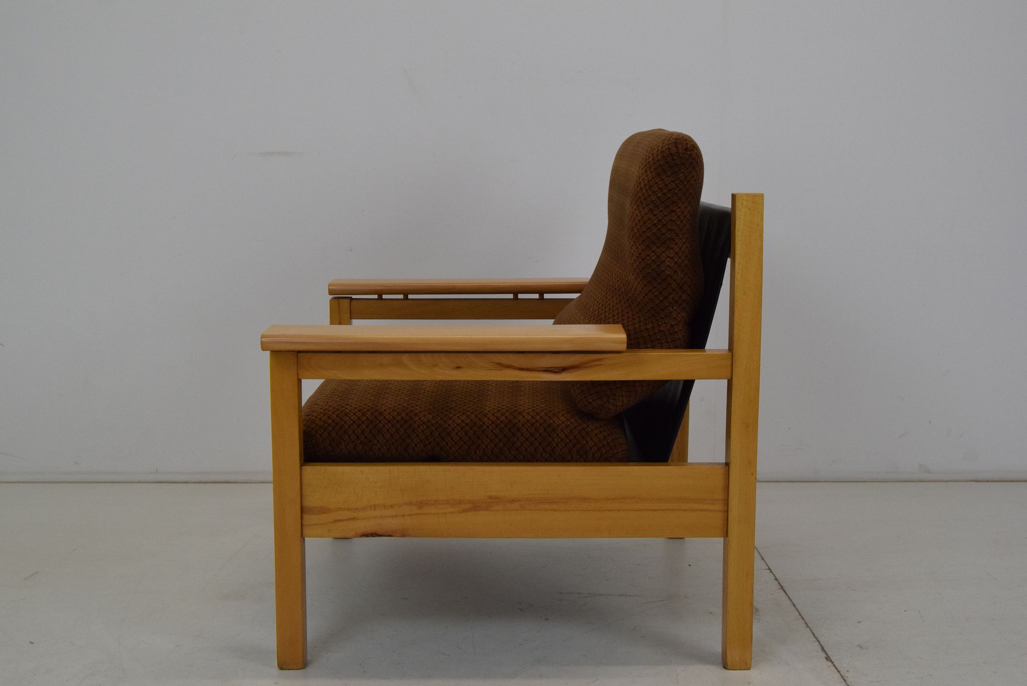 Fauteuil design du milieu du siècle, Tchécoslovaquie, années 1970.