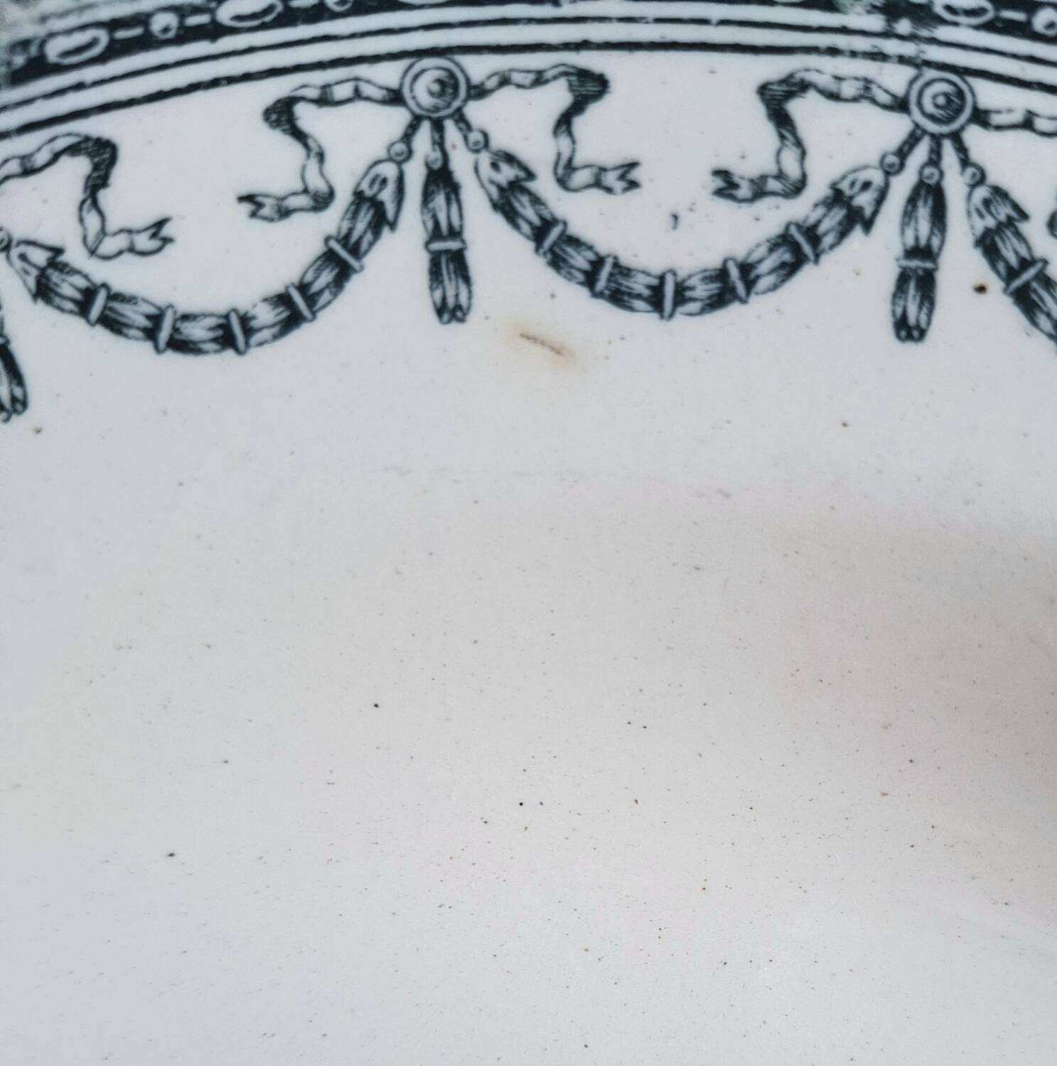 Antique deep plates in ironstone with a soup tureen.