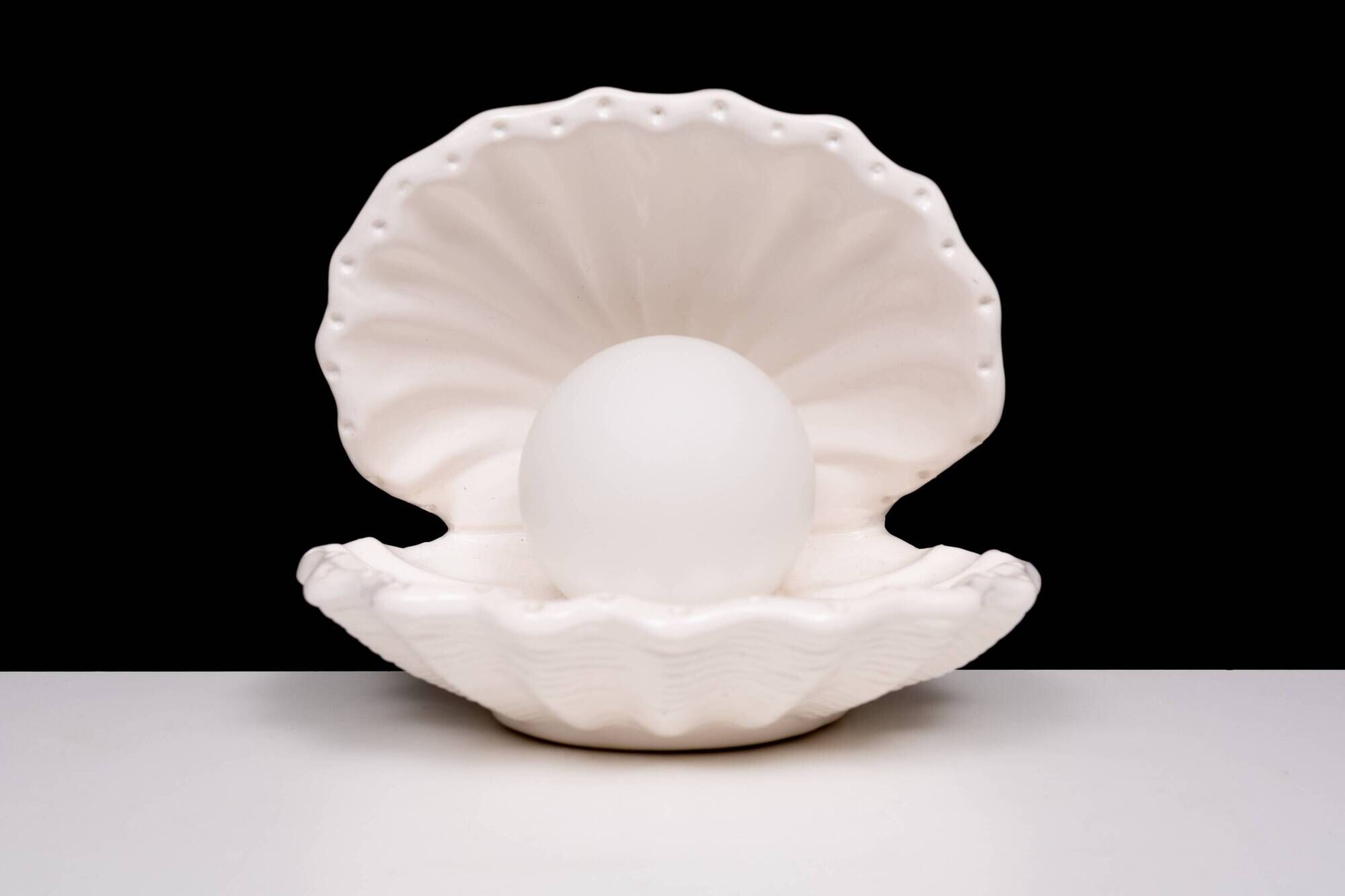 Lampe de table coquillage en céramique blanche des années 1970