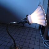 Lampe de table ou applique articulée en laiton avec tulipe opaline 1900