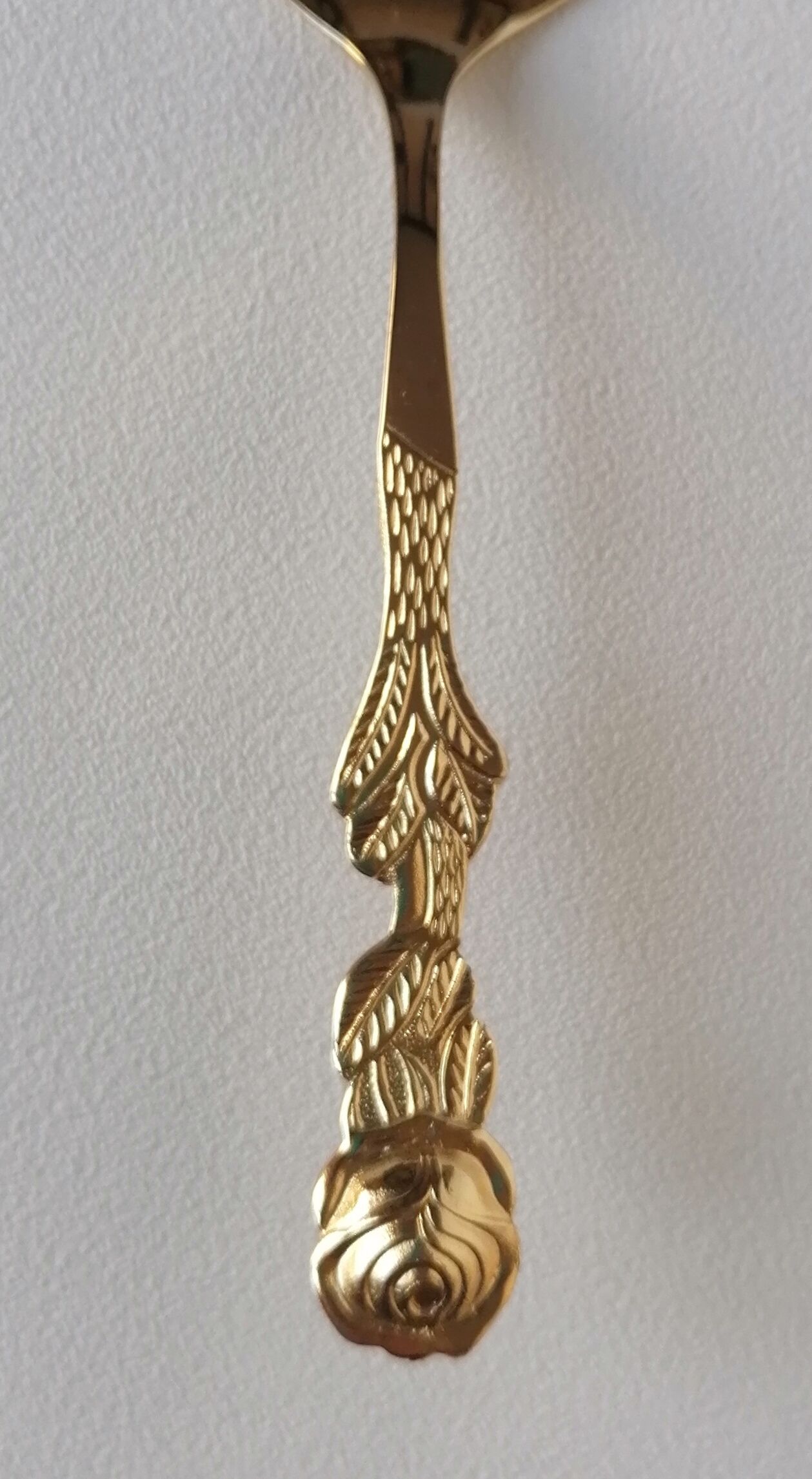 Gold-plated pie shovel