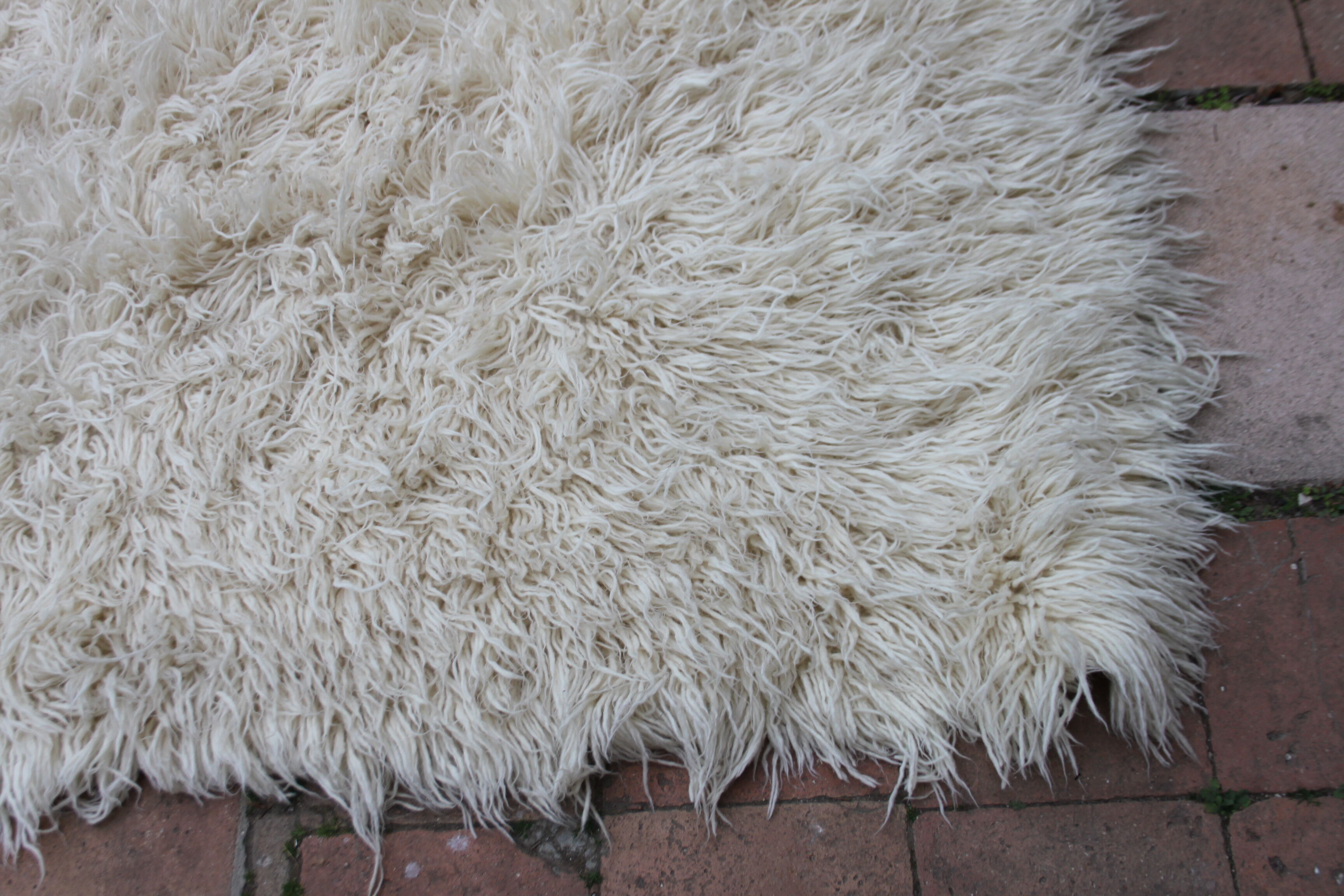 Wool rug 190 x 180 cm