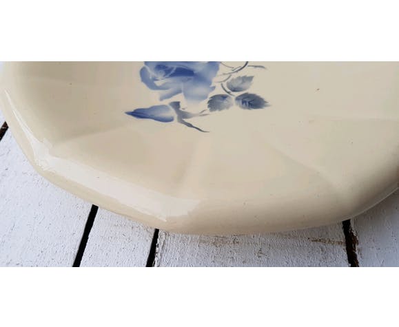 Empty pocket, flat, ceramic plate of Sarreguemines