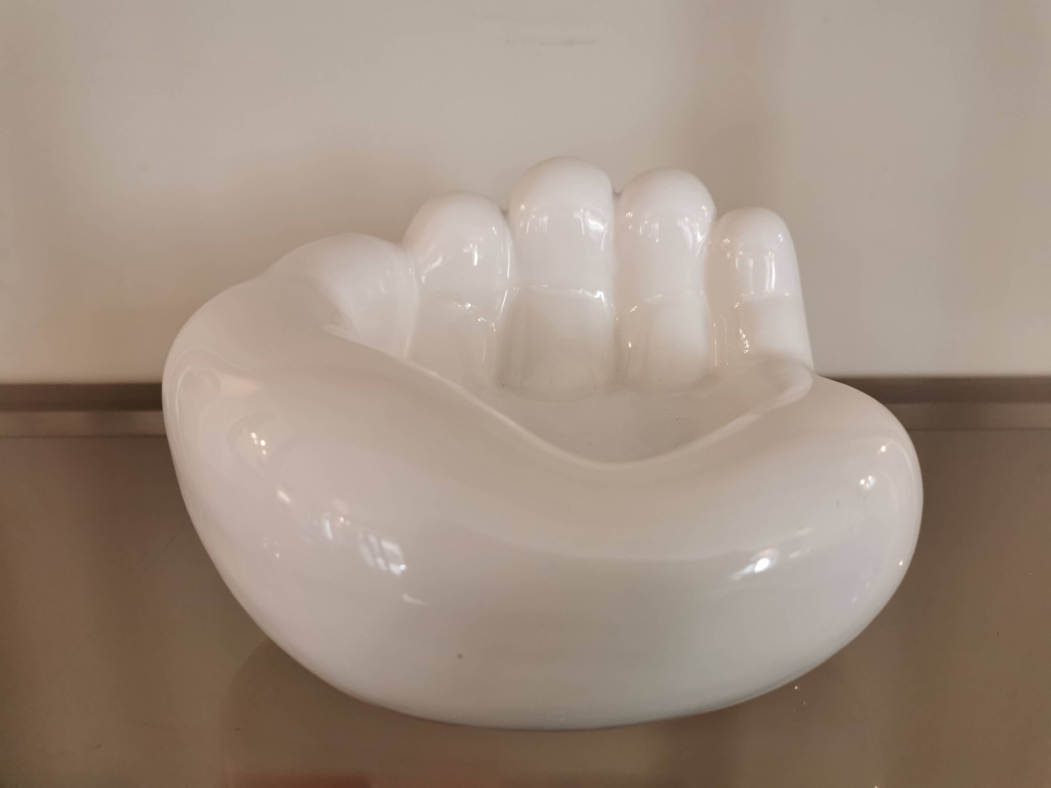 Empty pocket XXL vintage hand in white ceramic