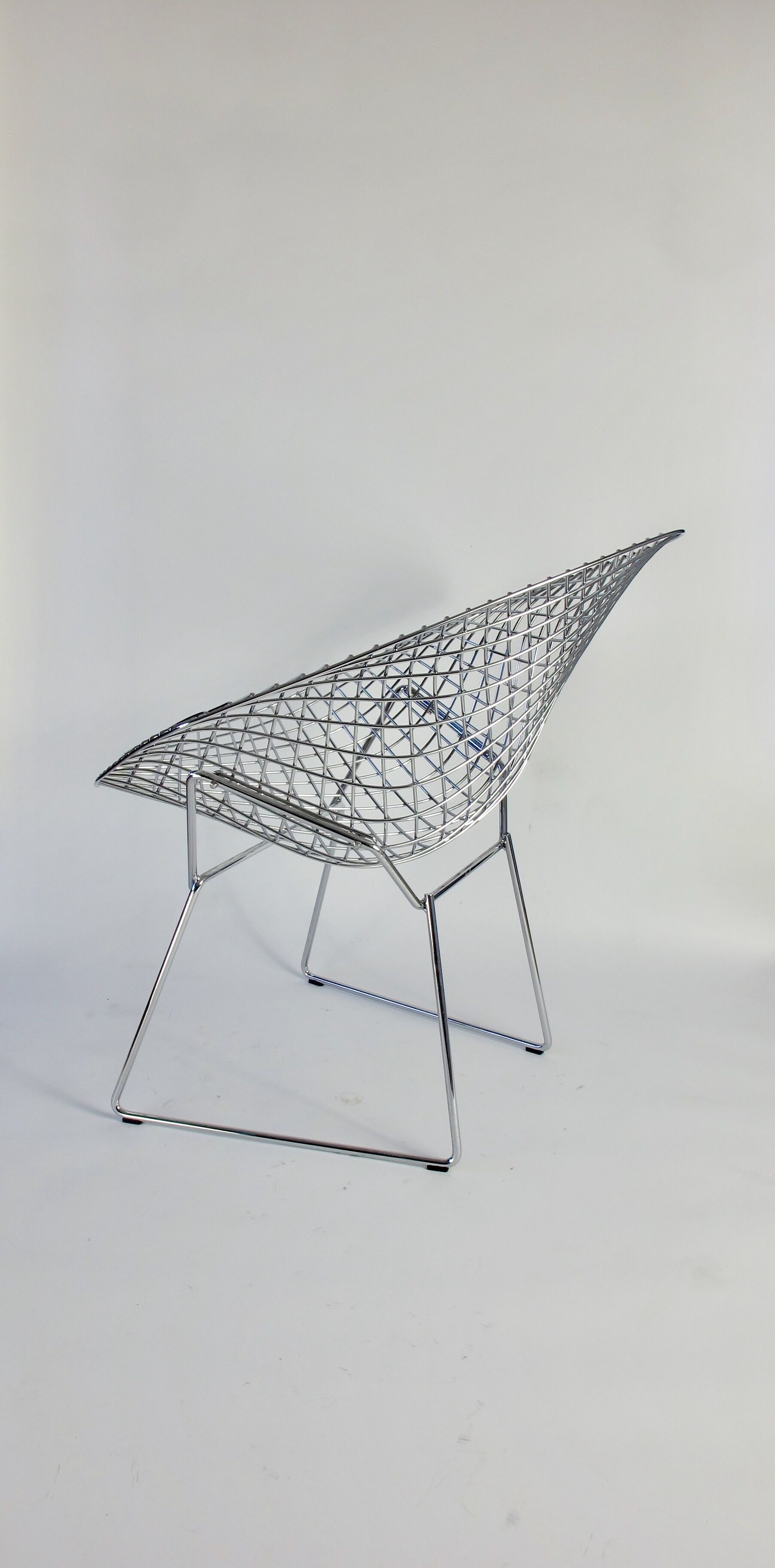 Diamond armchair by Harry Bertoia