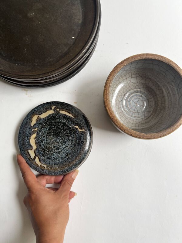 Boite céramique émaillée bleu profond, signéeAbbaye Font Gombault, France