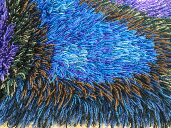 tapis Original scandinave bleu dominant abstrait rya tapis main fait laine Suède années 1970 110x160cm