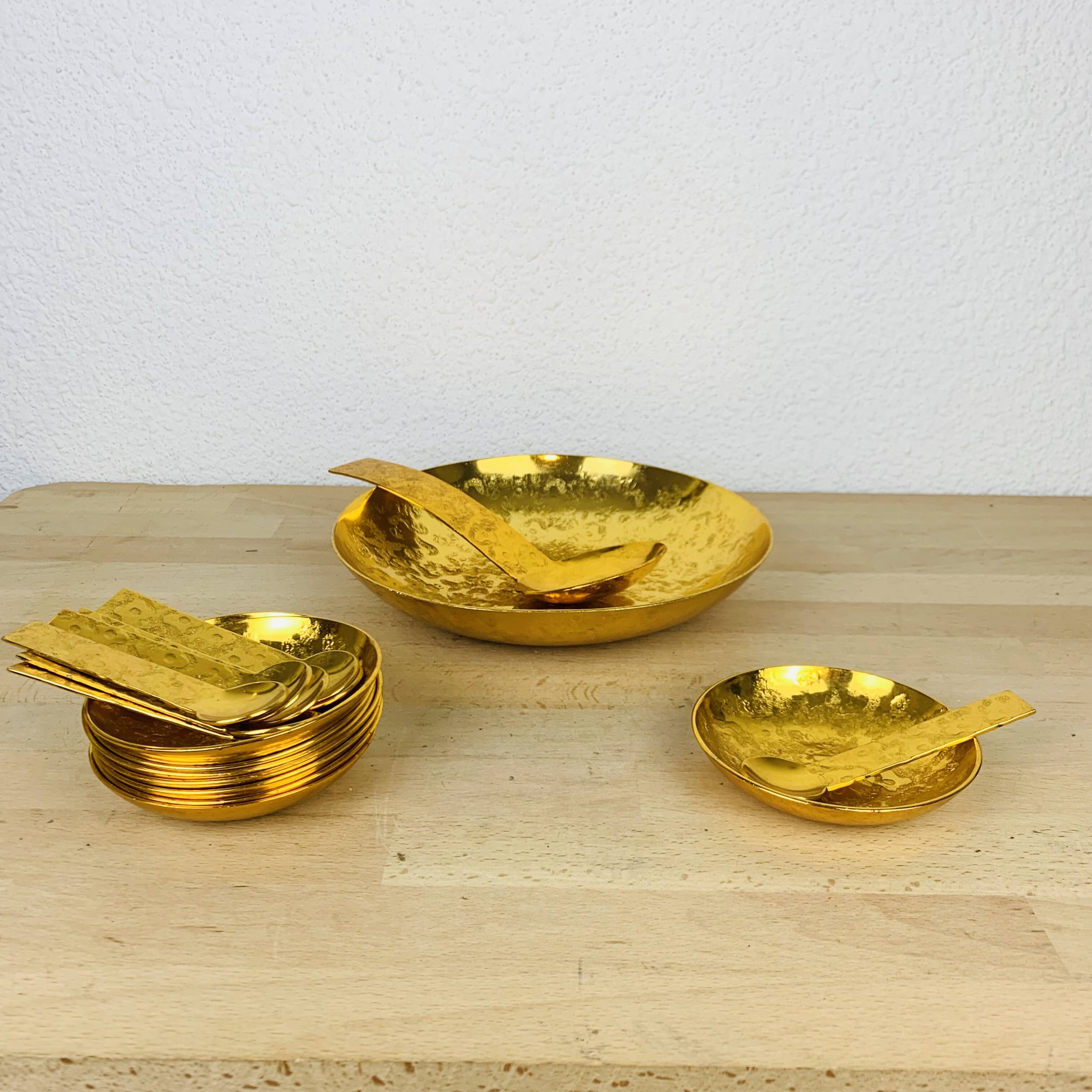 Cup and 8 Inalta France dessert cups in gold metal