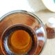Carafe en verre ambré avec bouchon vintage