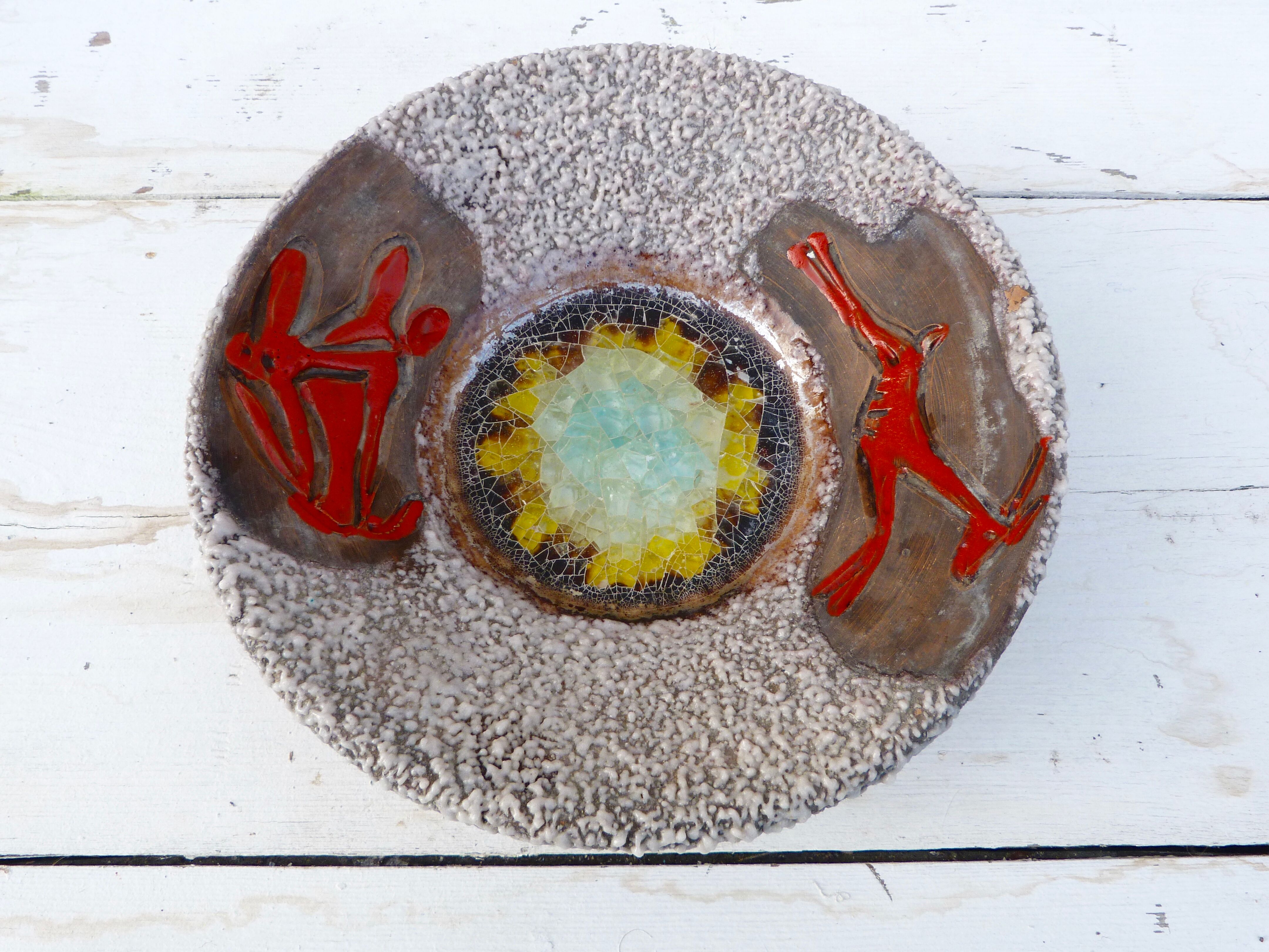 Deep dish Vallauris fat lava background glass animal motifs