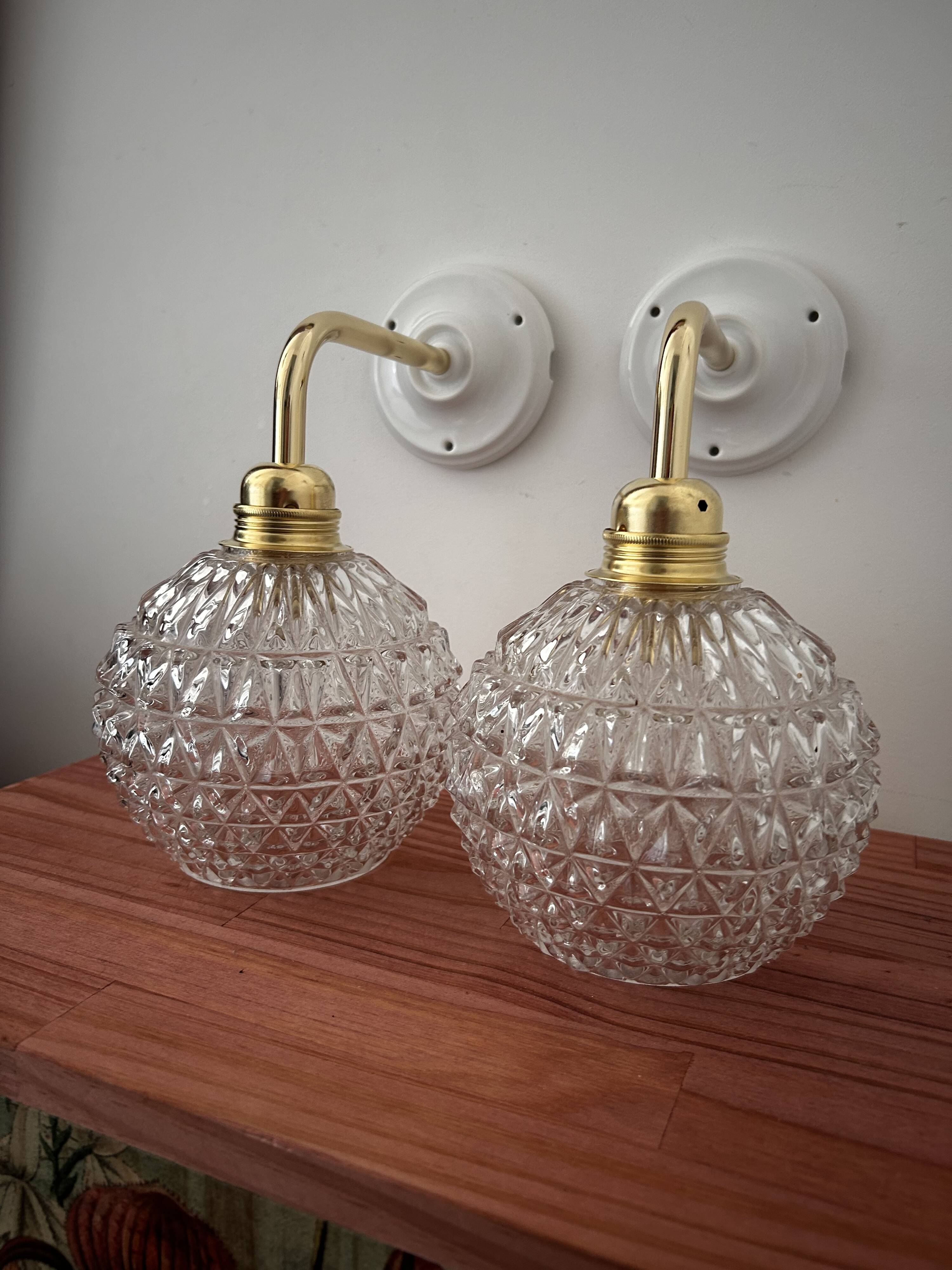 Paire d’appliques murales vintage en verre ciselé