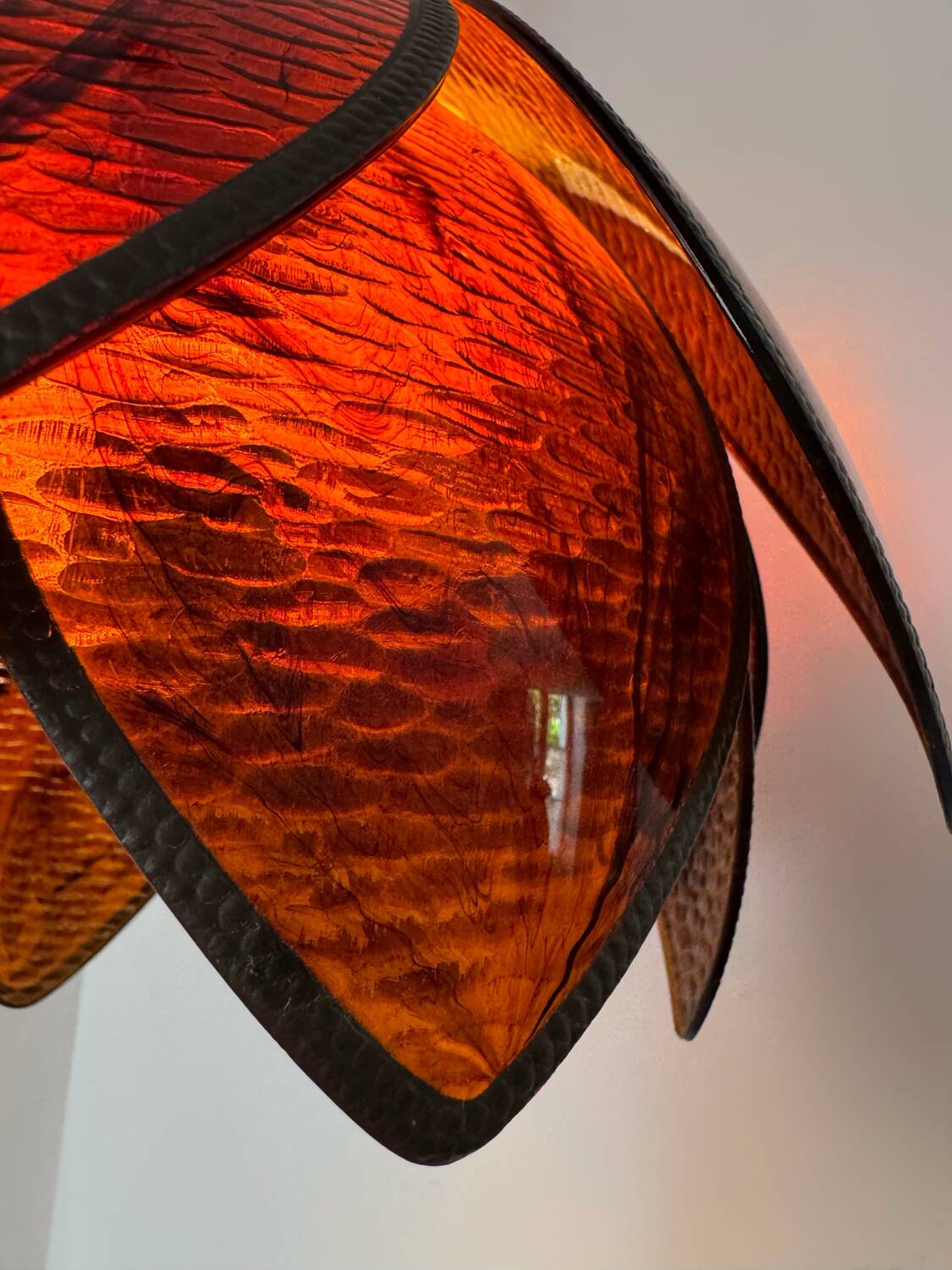 Lustre lotus Bakélite années 70