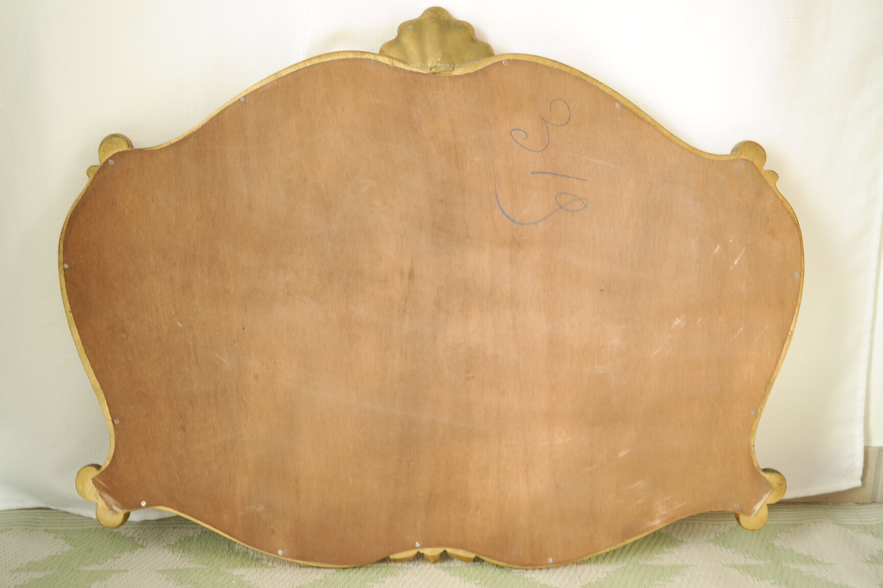 Miroir rocaille style Louis XV artisanal en bois doré XXème 80X65
