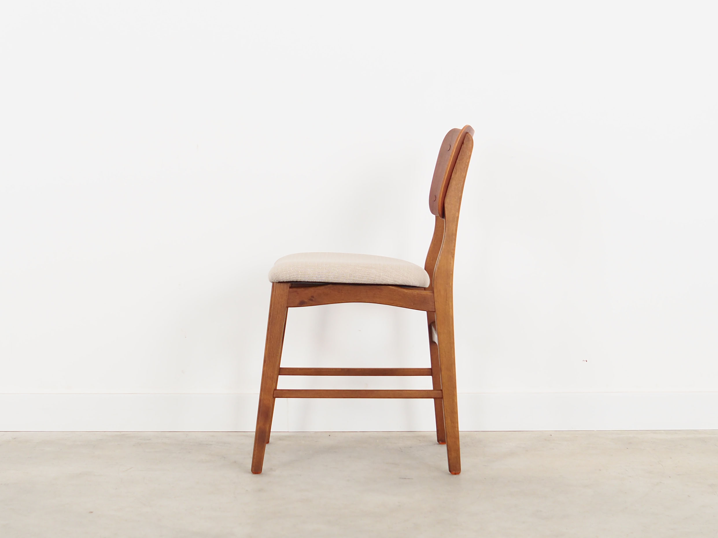 Ensemble de quatre chaises en chêne, design danois, années 70, production: Danemark