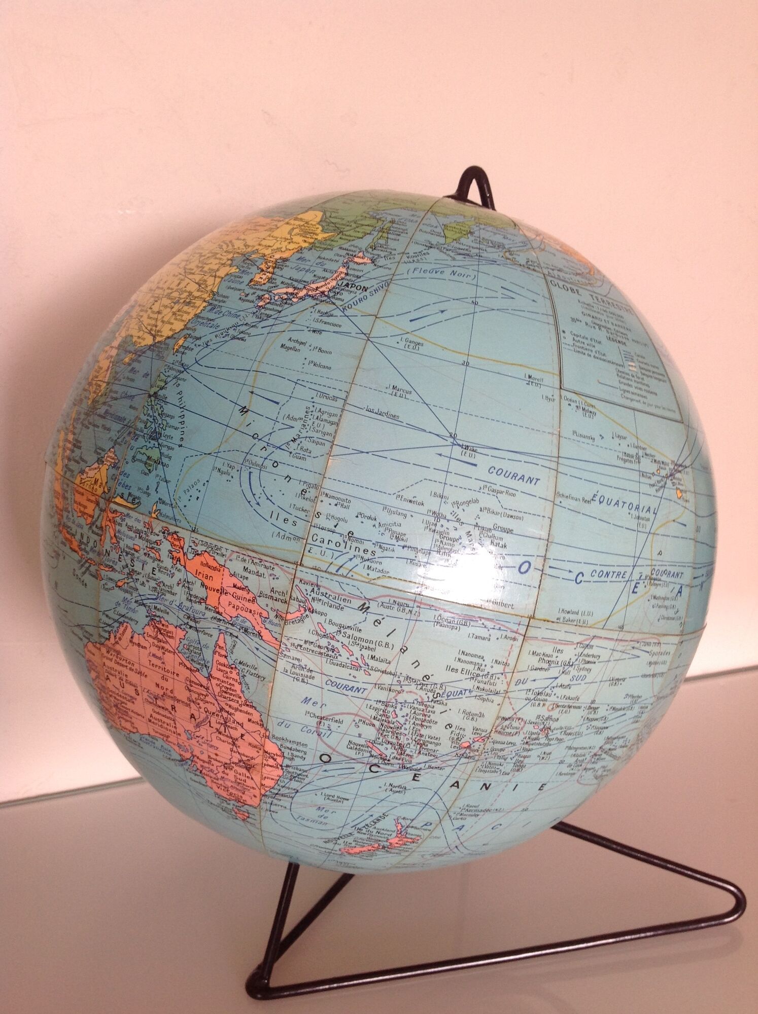 Girard Barrère cardboard globe with tripod foot /vintage 50-60s