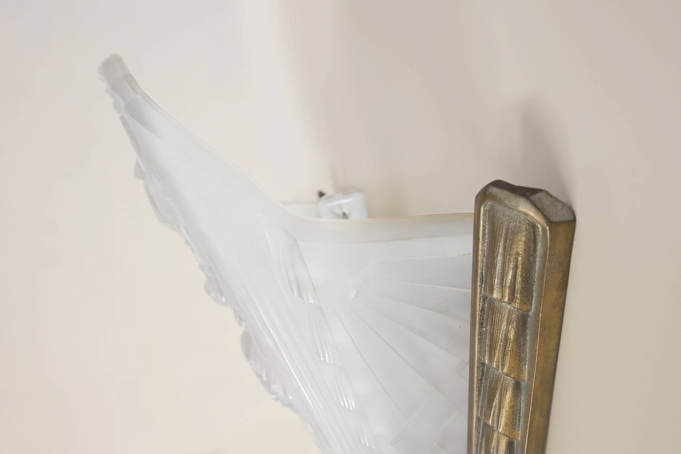 French Art Deco wall scone with frosted molded-pressed glass shade, 1920s