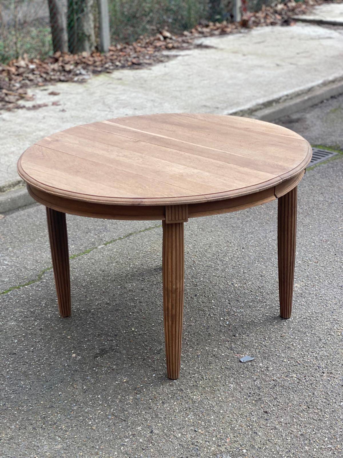 Renovated round Art Deco dining table, extendable, made of solid oak, 210cm.