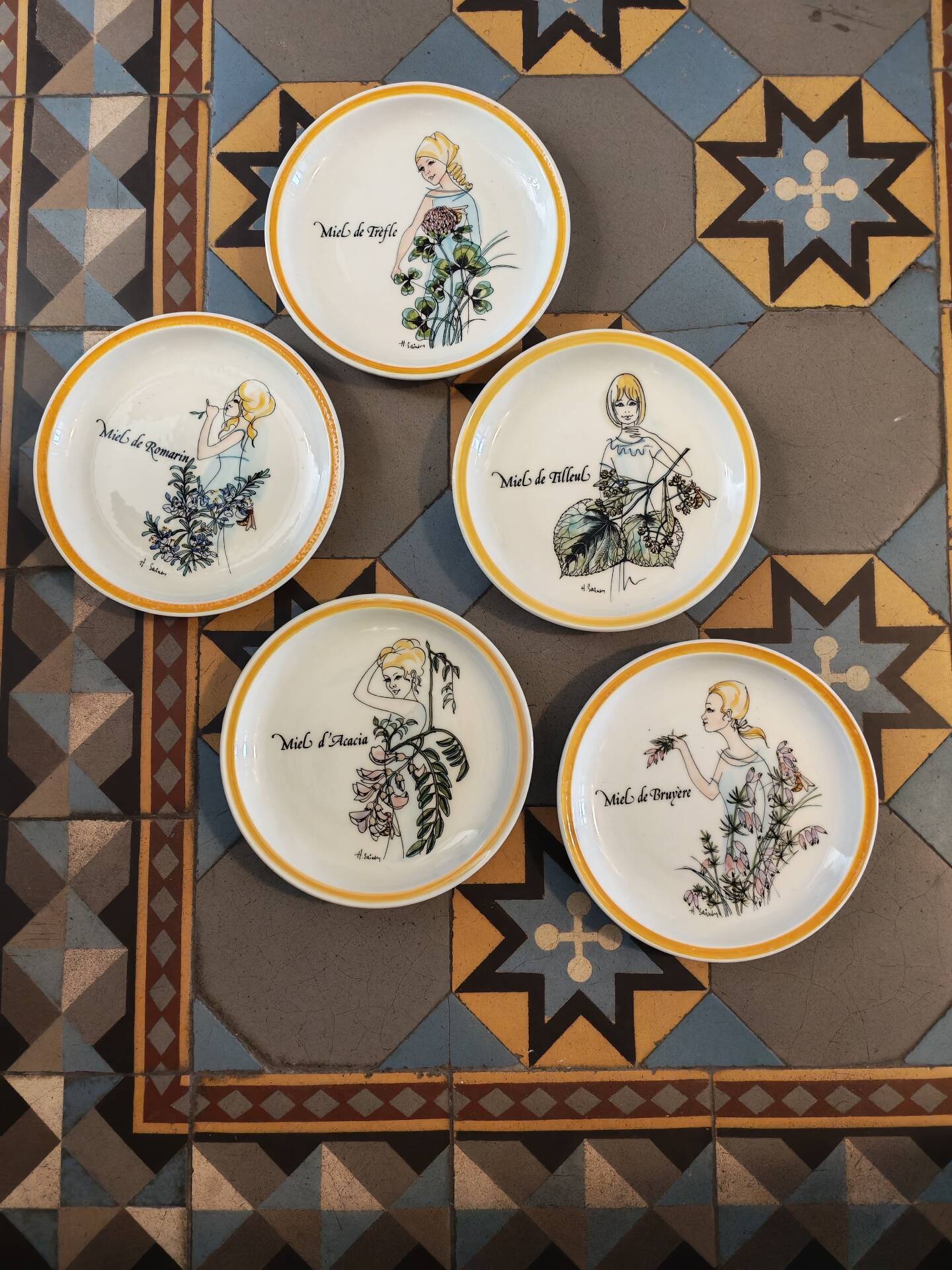 Set of 5 decorative plates Gien by Hughette Sainson