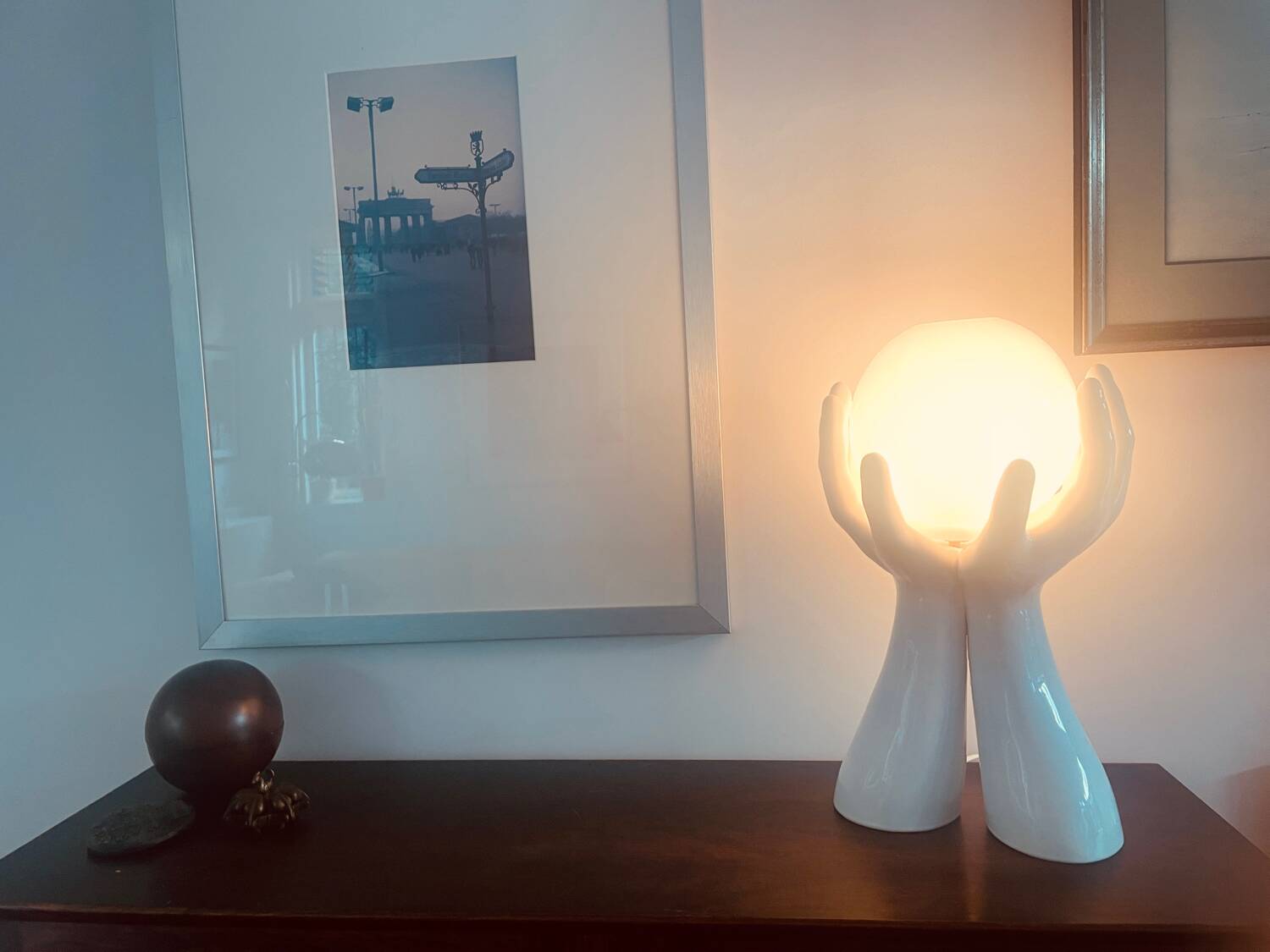 Lampe à main vintage en céramique blanche. France années 1970. Style Memphis