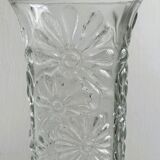 Vase en verre épais.