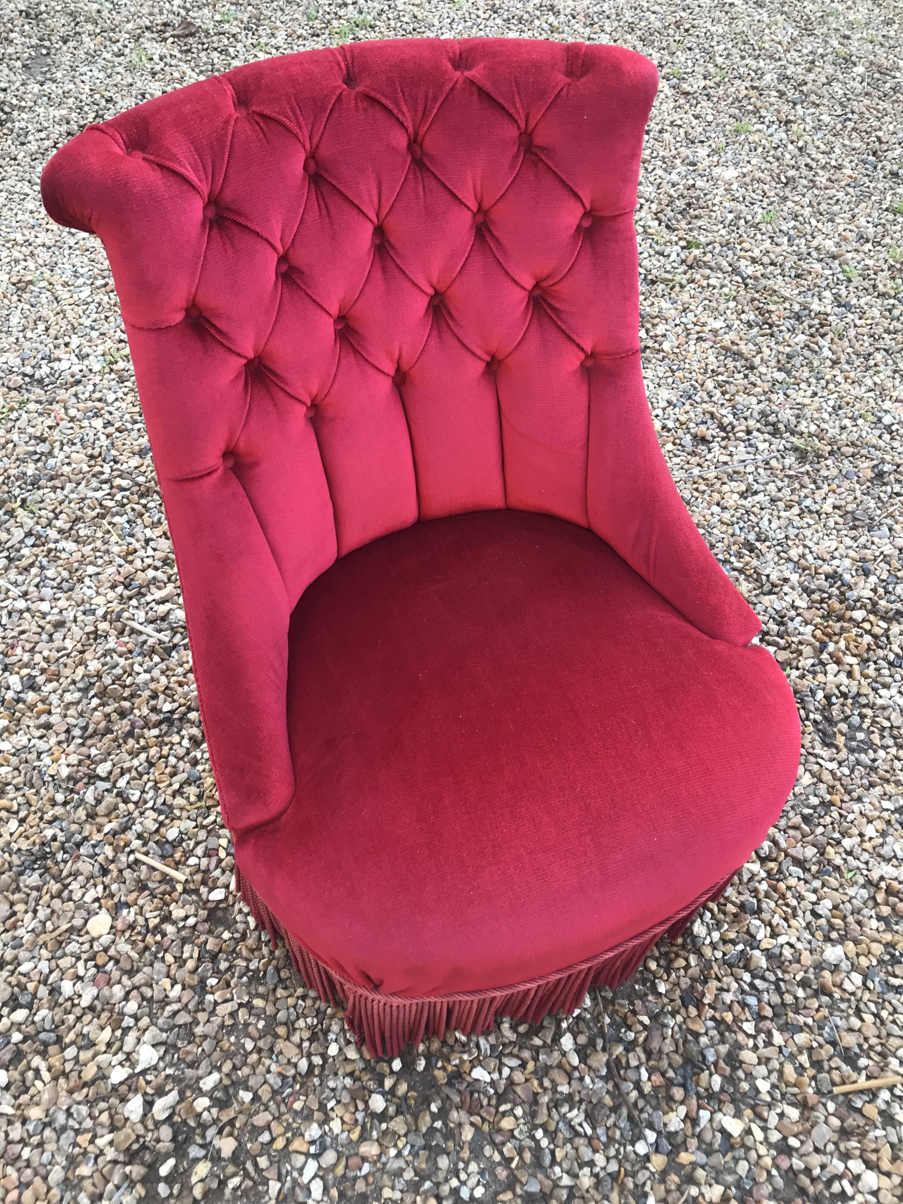 Red velvet toad chair