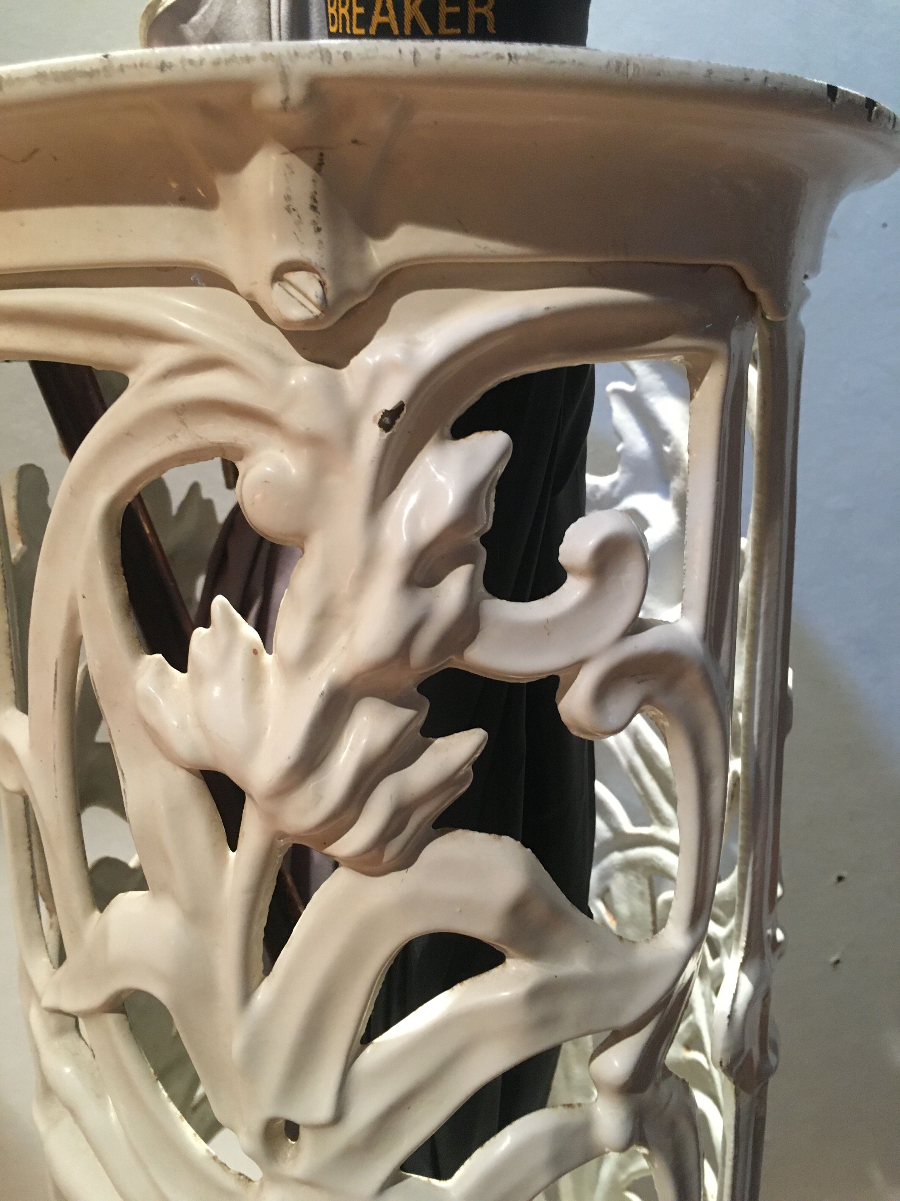 Enamelled cast iron umbrella stand