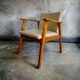 Suite de 2 fauteuils vintage / assises simples / assises club