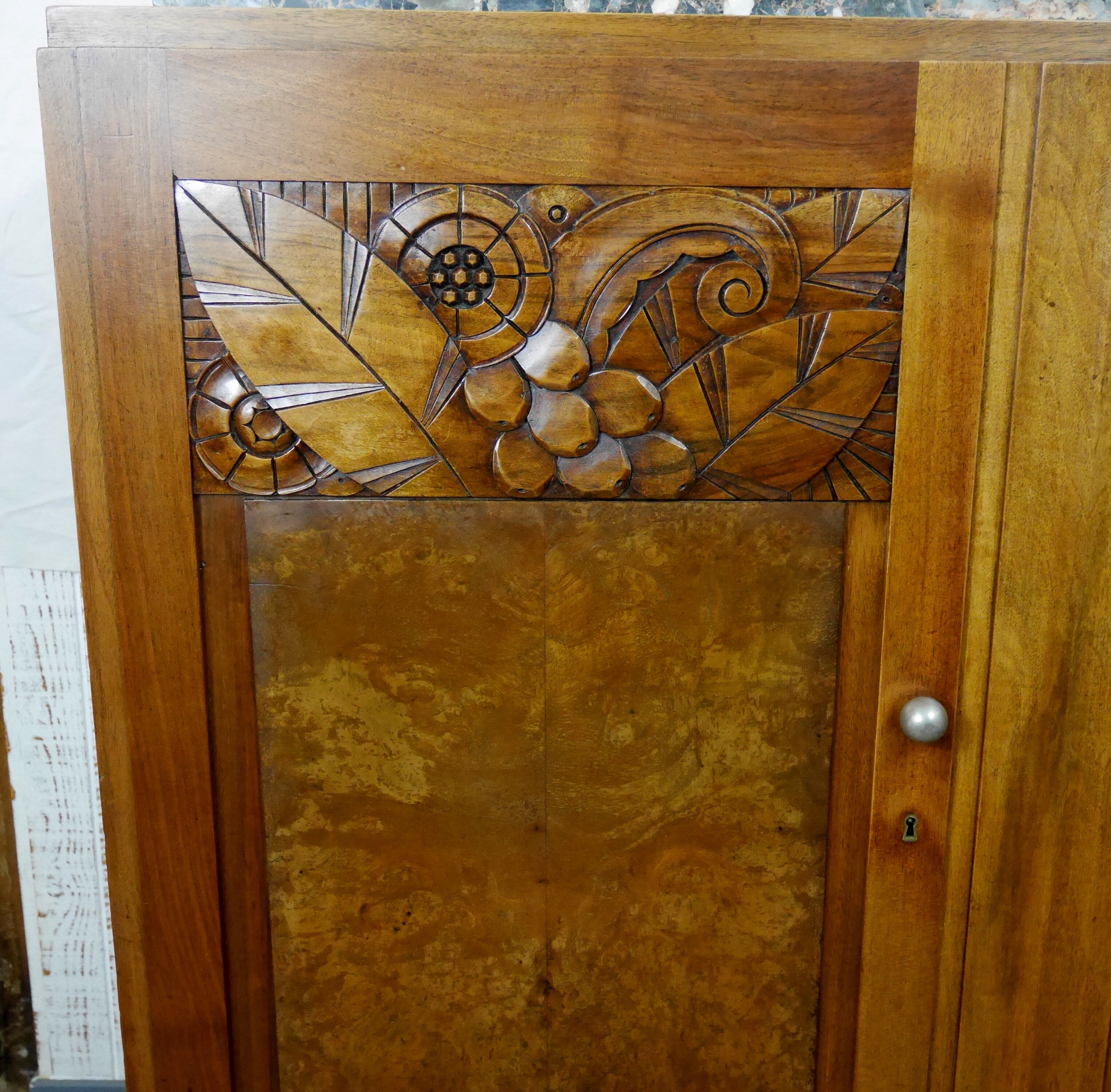 Sideboard art deco 1930 walnut floral pattern