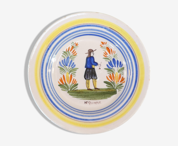 Assiette en faience hr quimper décor de breton