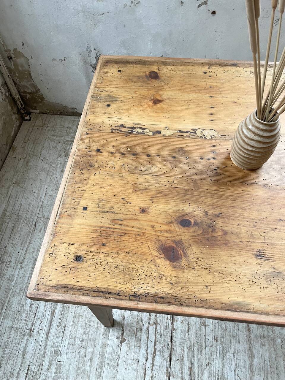 Farmhouse table with spindle legs 2m