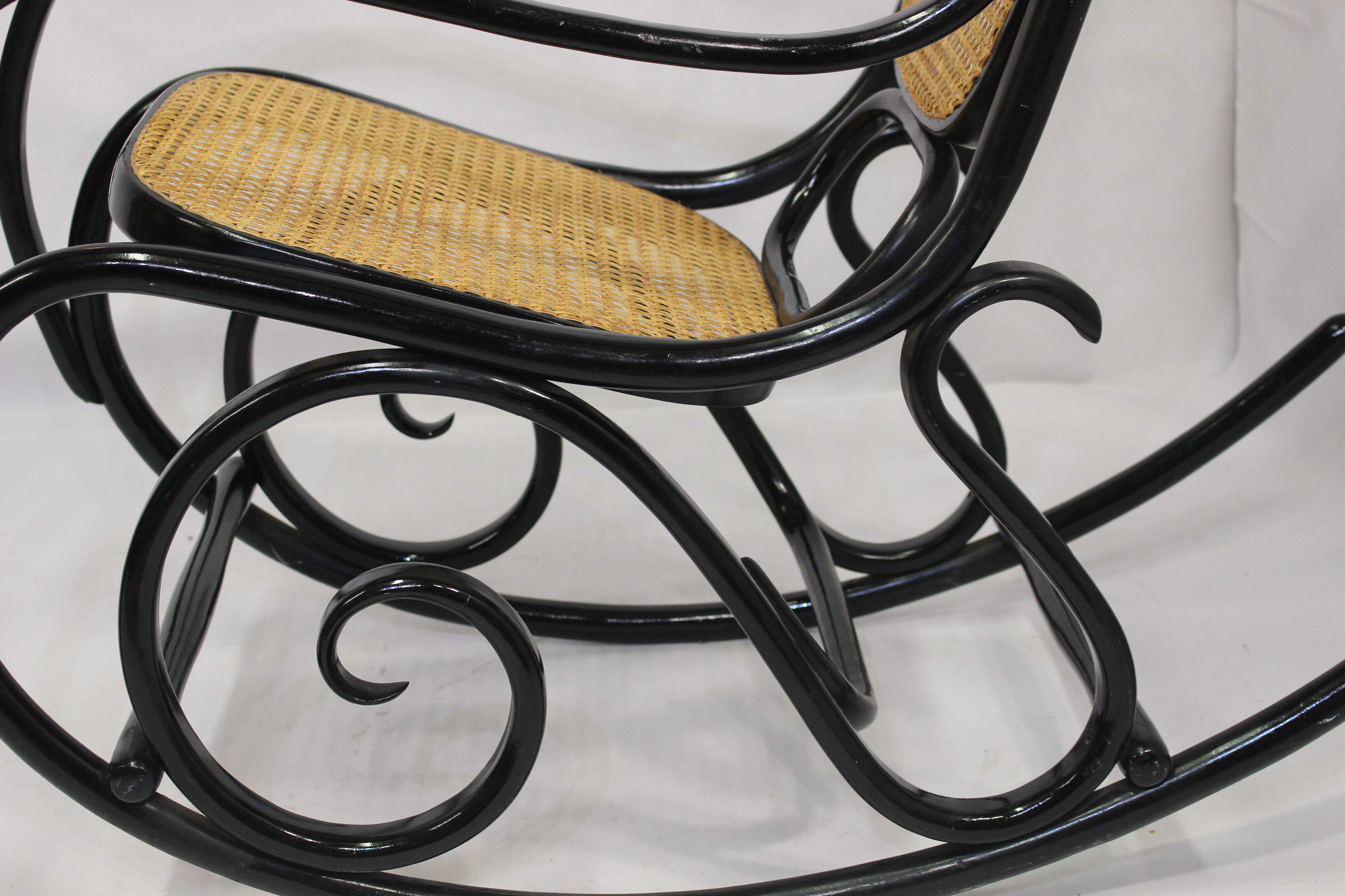 Year 1930 thonet rocking chair model n ° 10