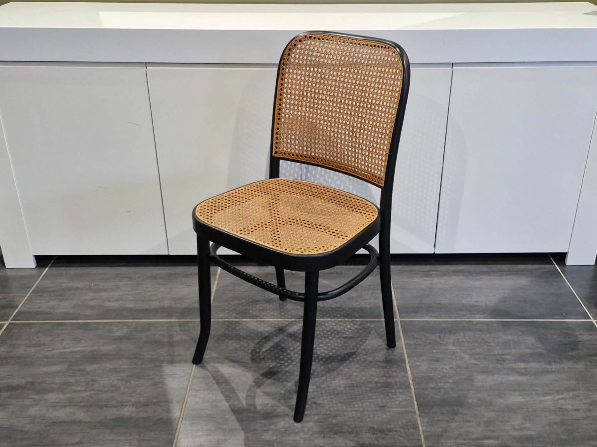 Lot de 4 chaises n°811 d’après Hoffmann, années 1990