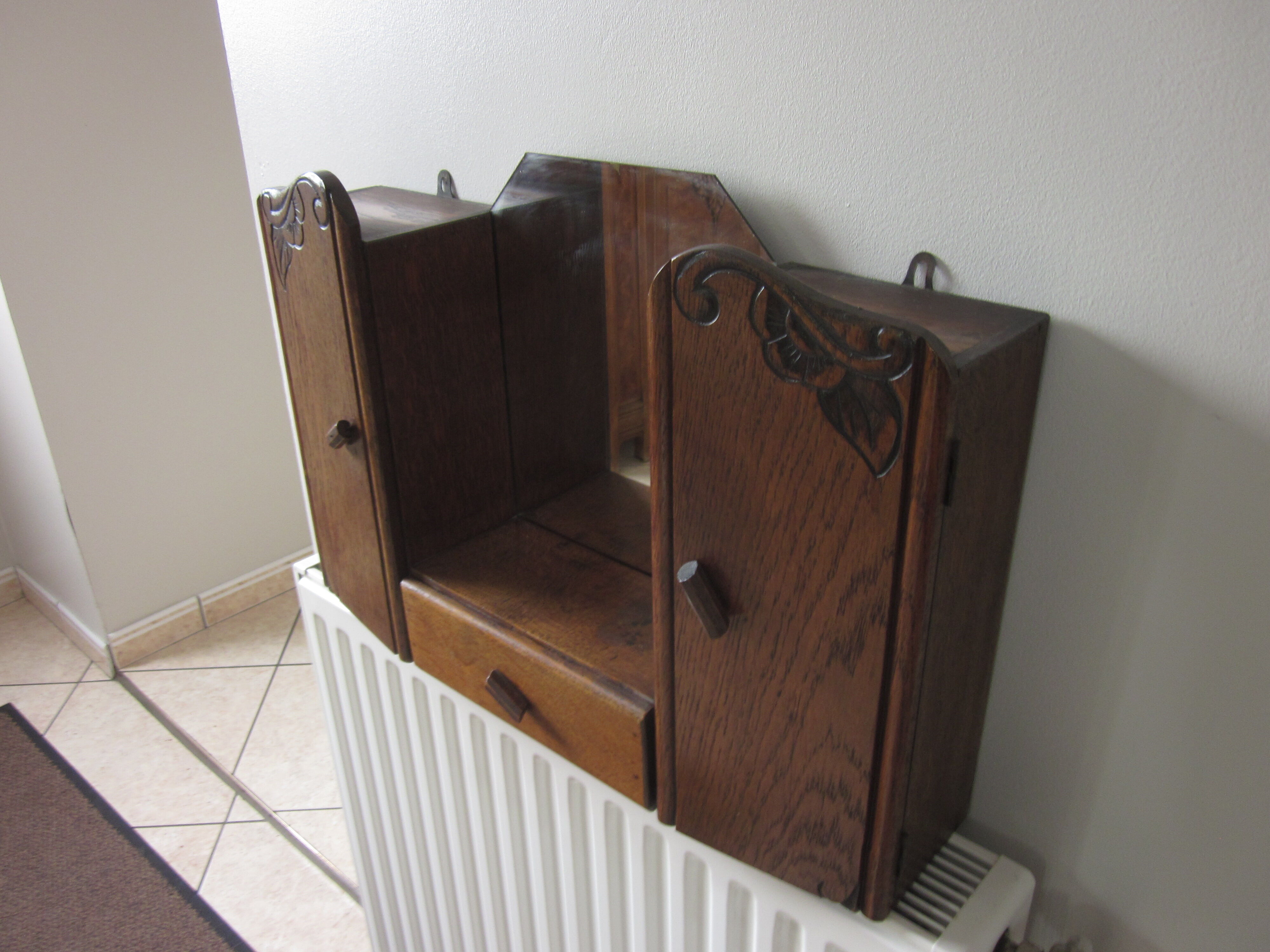 Toilet cabinet of the 50s