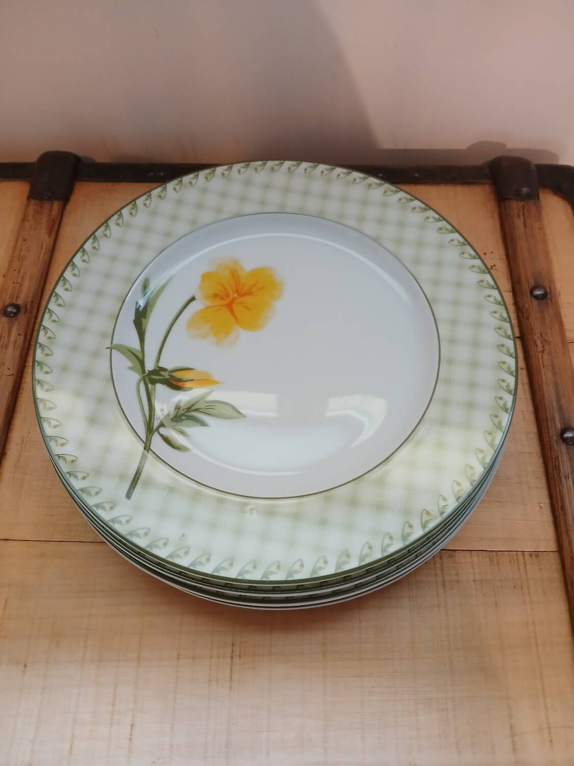 4 vintage porcelain plates